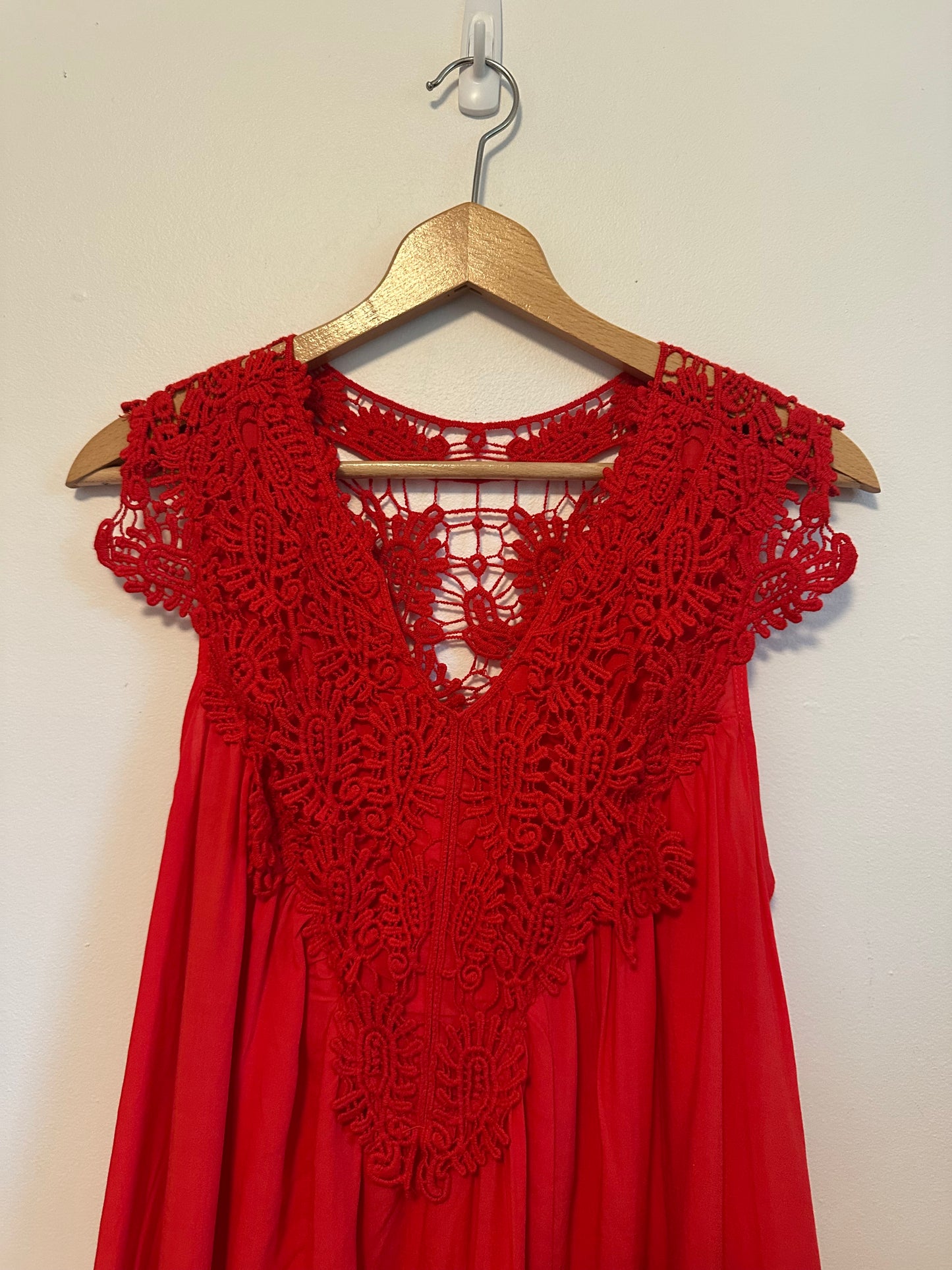 NWT Ya Los Angeles Red Crochet Lace Boho Mini Dress Sleeveless V-Neck | Medium