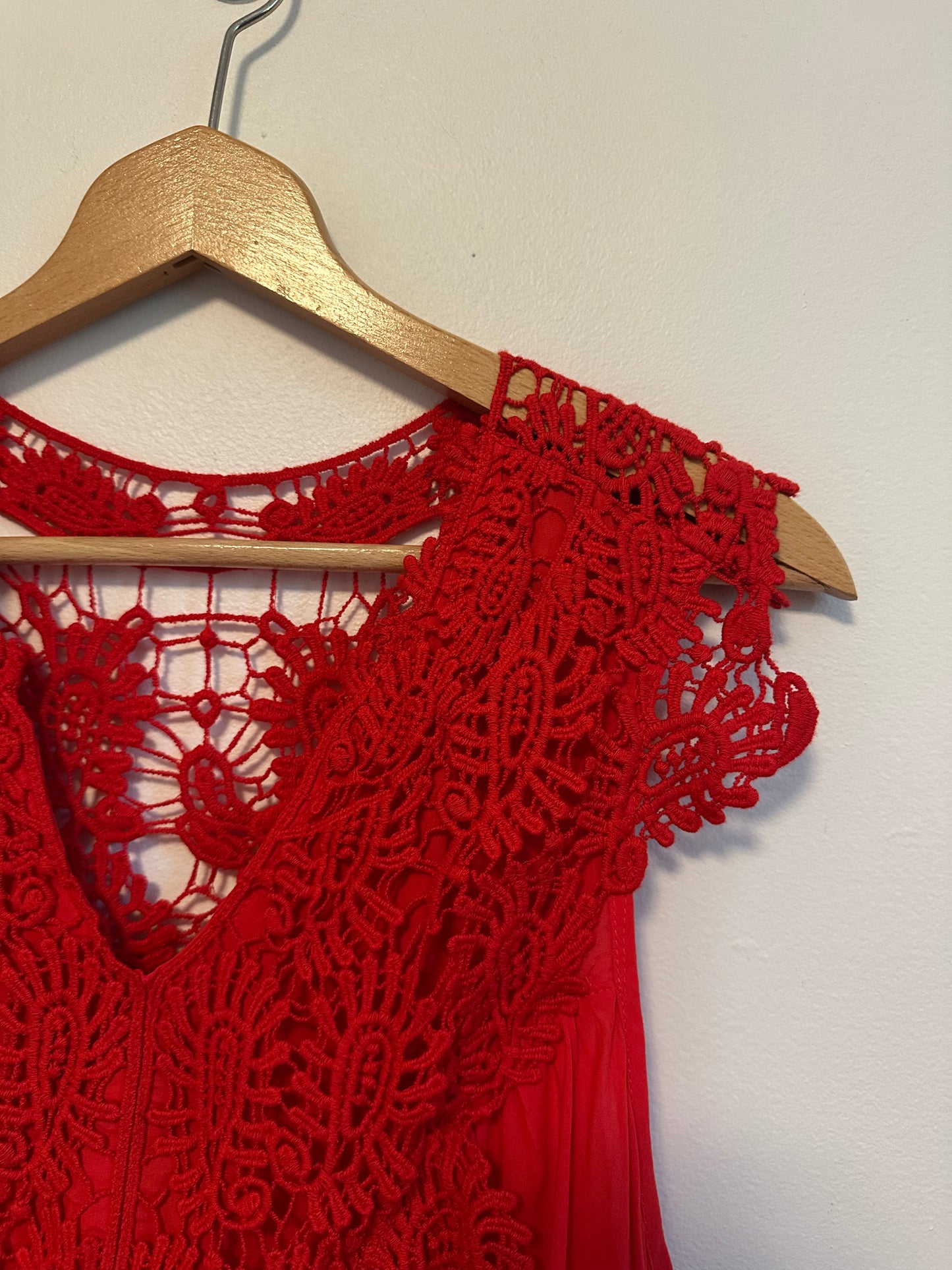 NWT Ya Los Angeles Red Crochet Lace Boho Mini Dress Sleeveless V-Neck | Medium