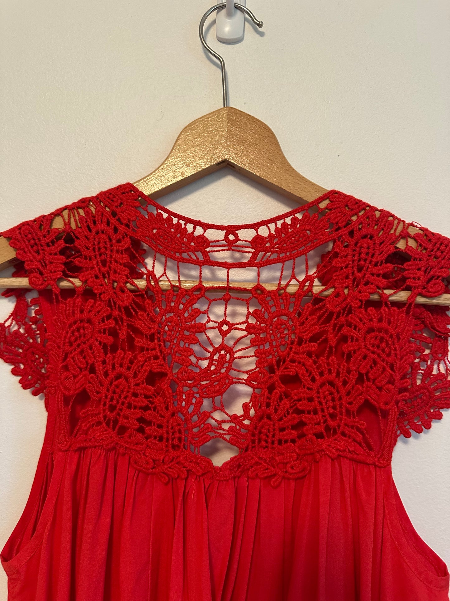 NWT Ya Los Angeles Red Crochet Lace Boho Mini Dress Sleeveless V-Neck | Medium