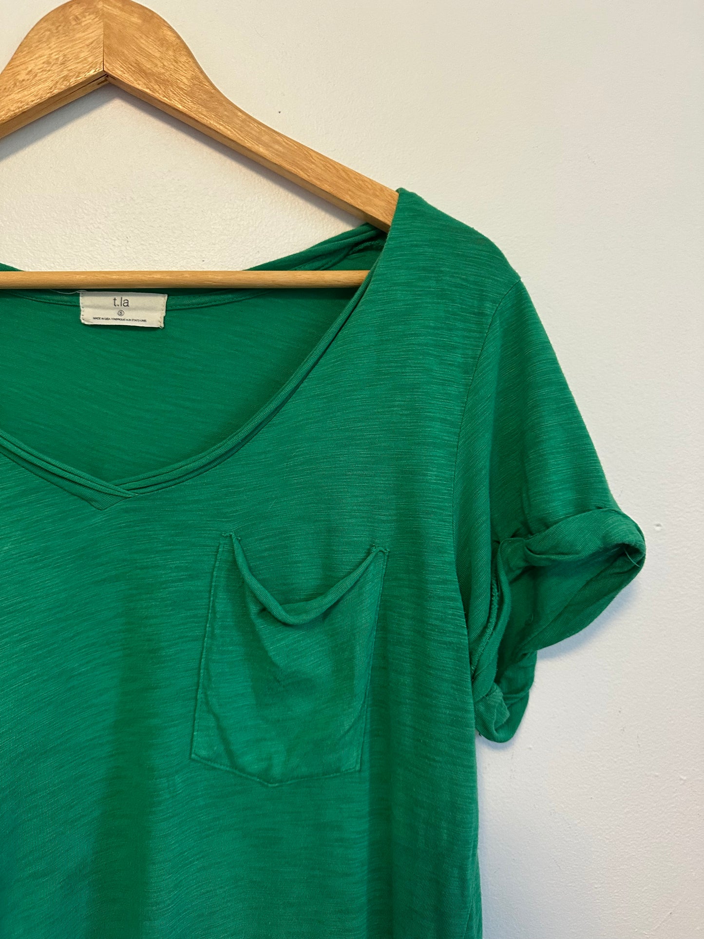 T.LA Anthropologie Green V-Neck Slub Pocket Rolled Sleeve T-Shirt | Size Small