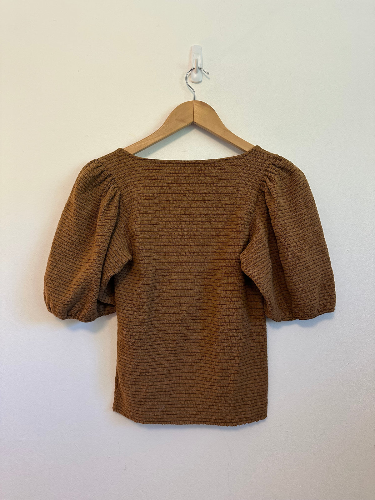 Nation LTD Brown Smocked Pima Cotton Puff Sleeve V-Neck Top | Size Medium