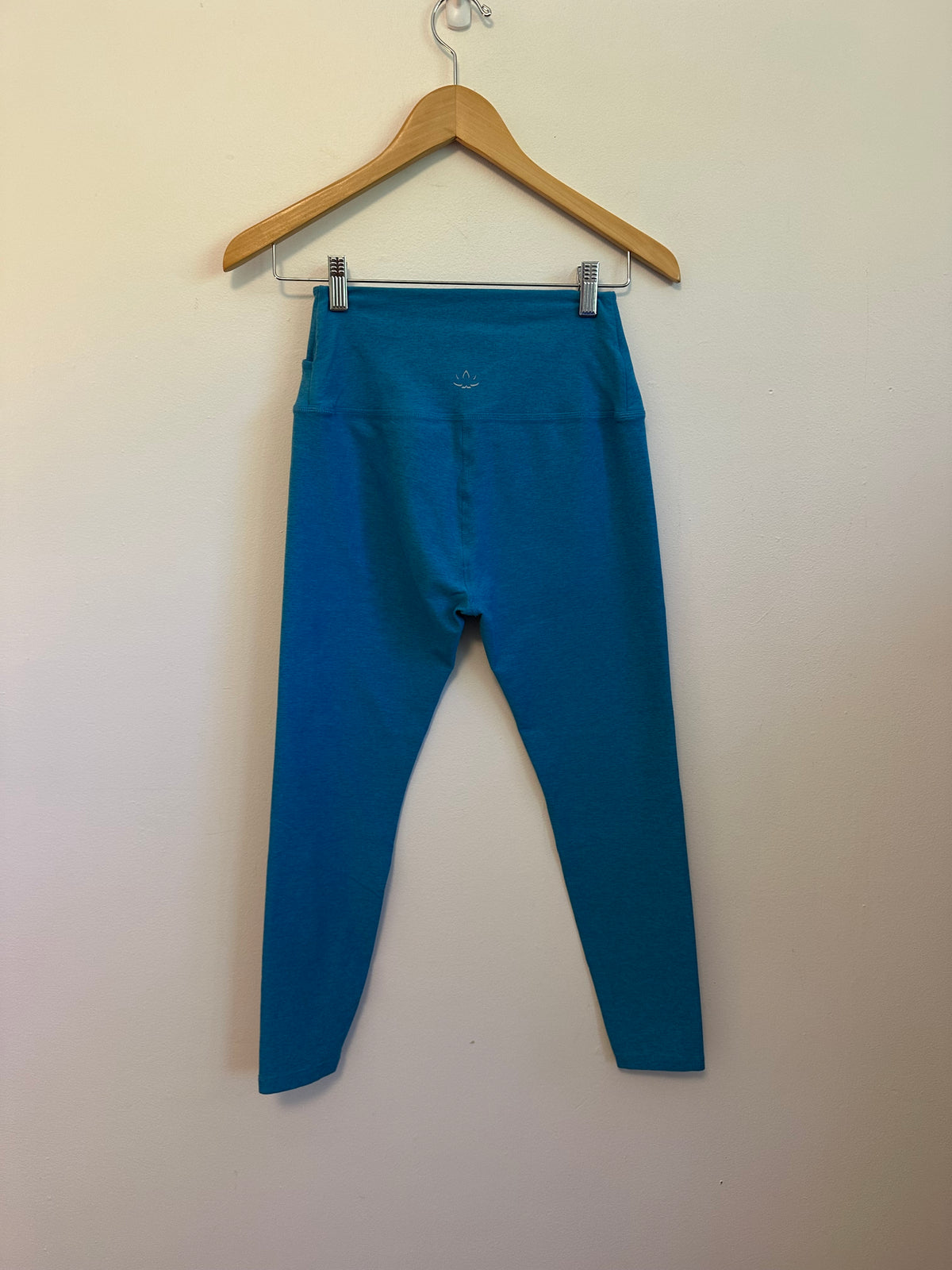 Beyond Yoga Blue Spacedye Crossover High Waisted Ankle Leggings | Size Medium
