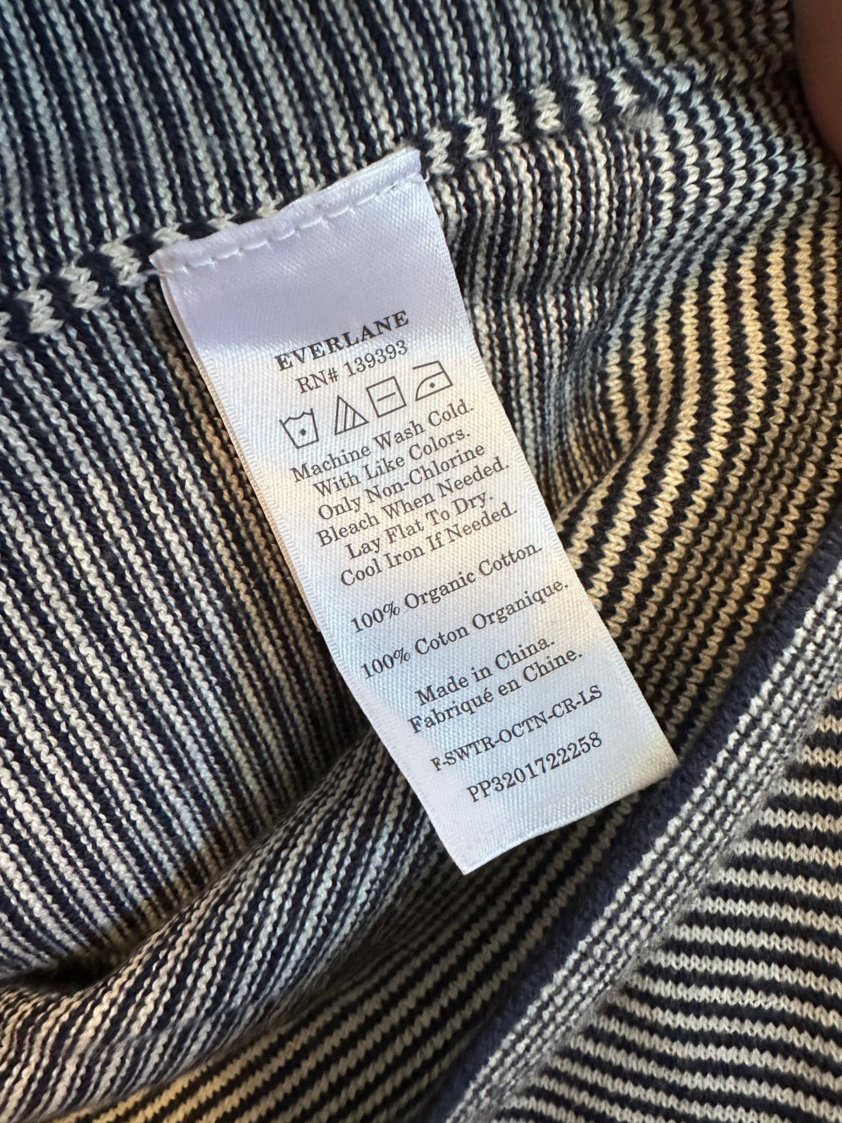 Everlane Organic Cotton Striped Crew Neck Sweater in Navy and White | Size Small