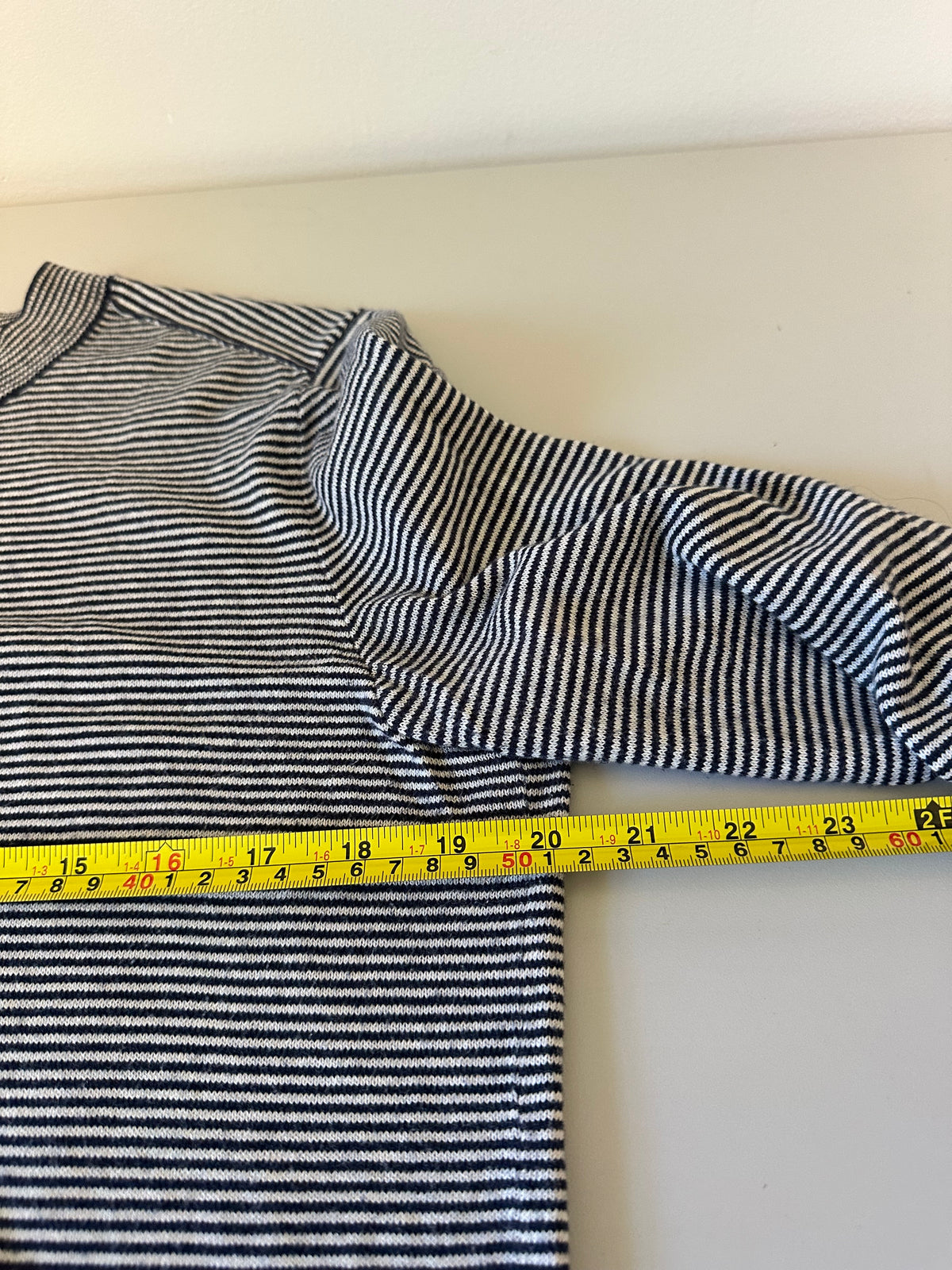 Everlane Organic Cotton Striped Crew Neck Sweater in Navy and White | Size Small