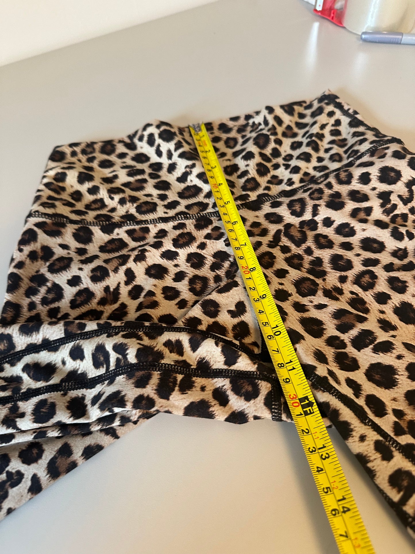 Colorfulkoala Leopard Print High Waisted Leggings | Size Medium