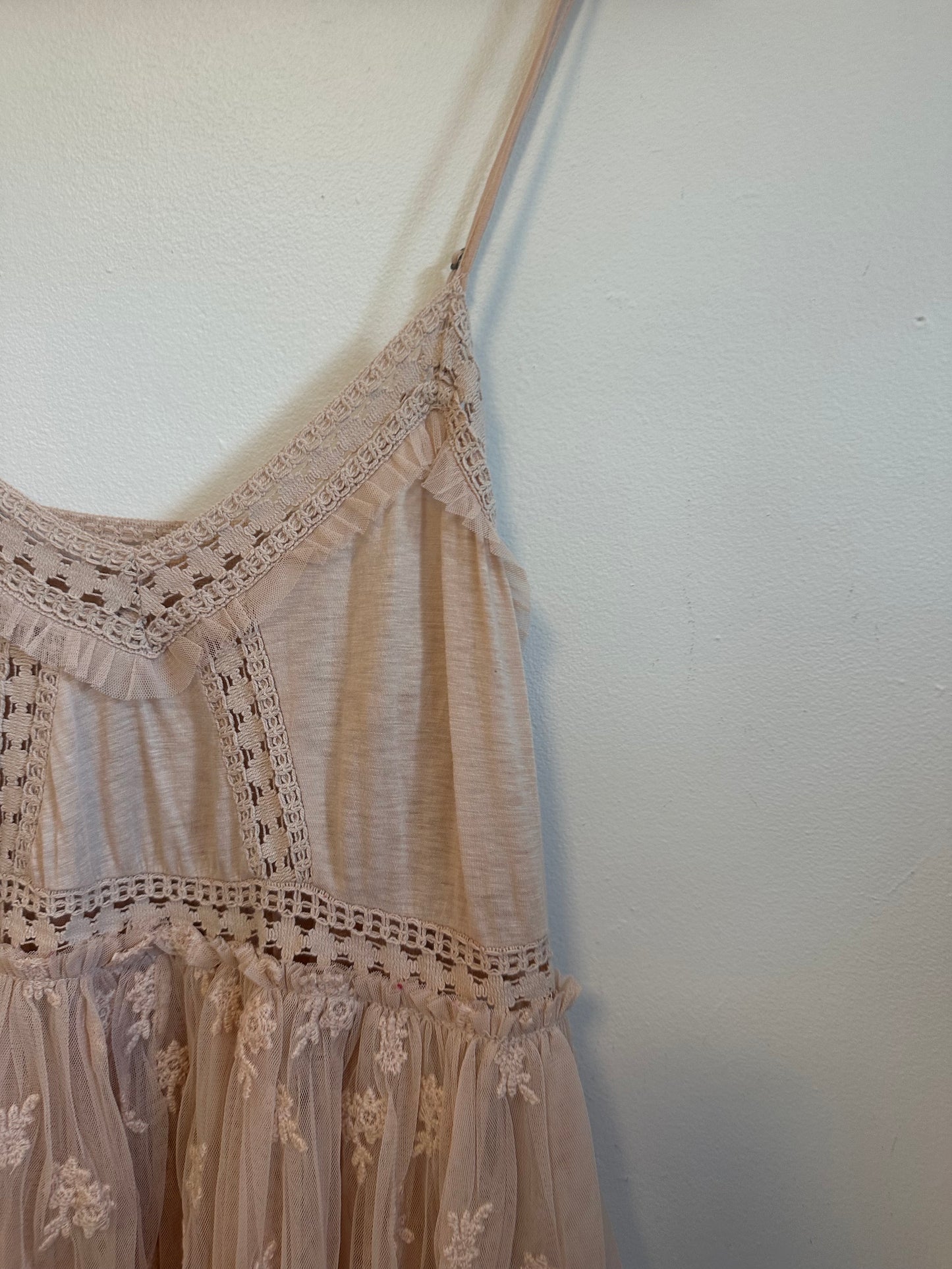 Lucky Brand Dusty Rose Embroidered Tulle Peplum Camisole Top | Size Large