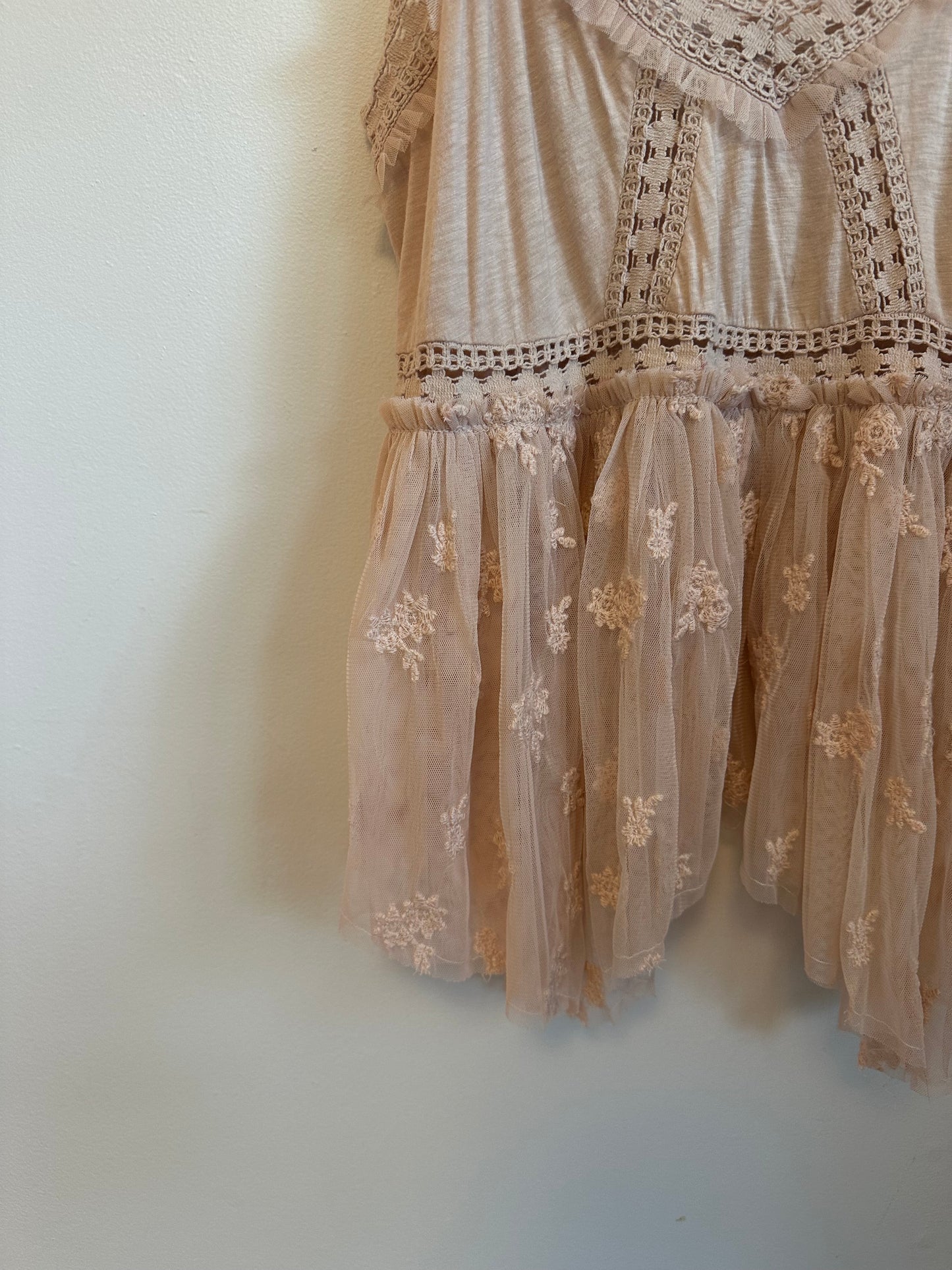 Lucky Brand Dusty Rose Embroidered Tulle Peplum Camisole Top | Size Large