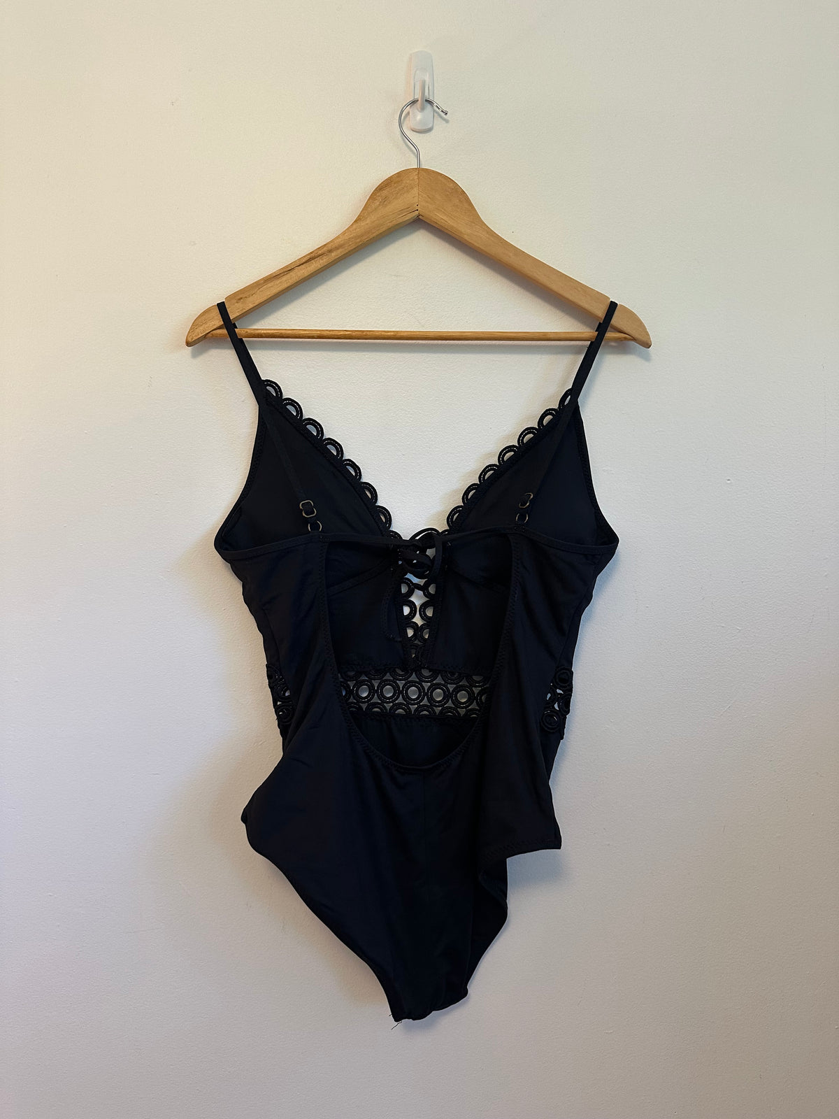 Becca Muse Black Show & Tell Crochet Lace Plunge One Piece Swimsuit | Size Large