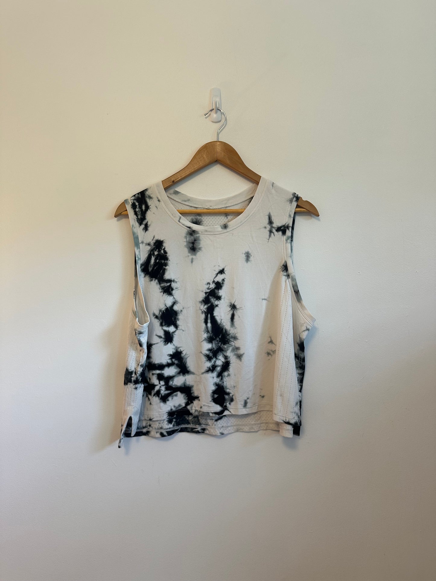 Lululemon Train to Be Tank Top in Black and White Tie Dye Marble Mesh