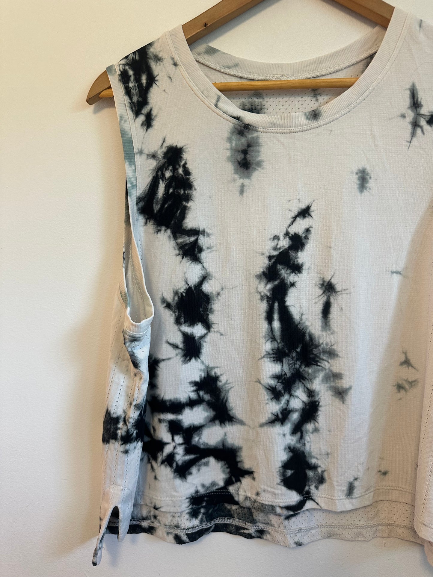 Lululemon Train to Be Tank Top in Black and White Tie Dye Marble Mesh