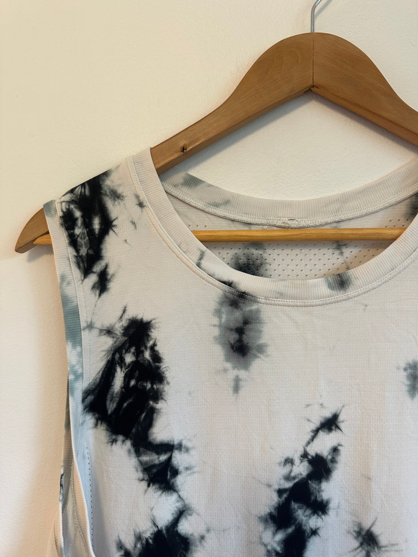 Lululemon Train to Be Tank Top in Black and White Tie Dye Marble Mesh