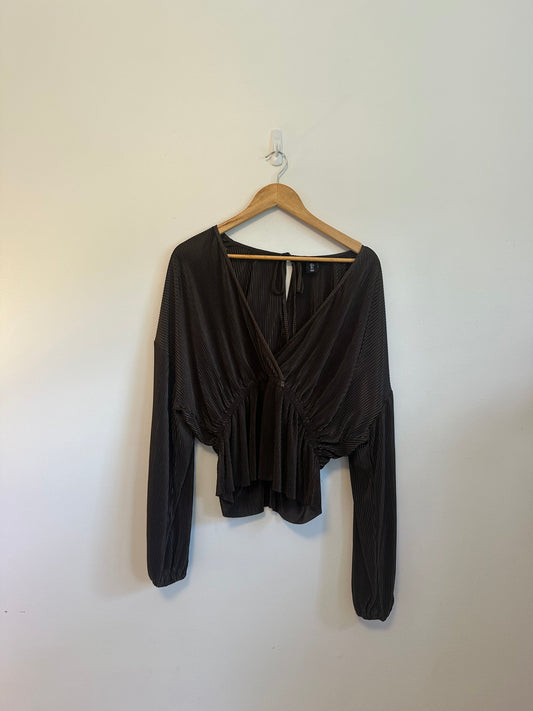 Sincerely Jules Brown Plisse Pleated V-Neck Peplum Tie Back Blouse | Size Large