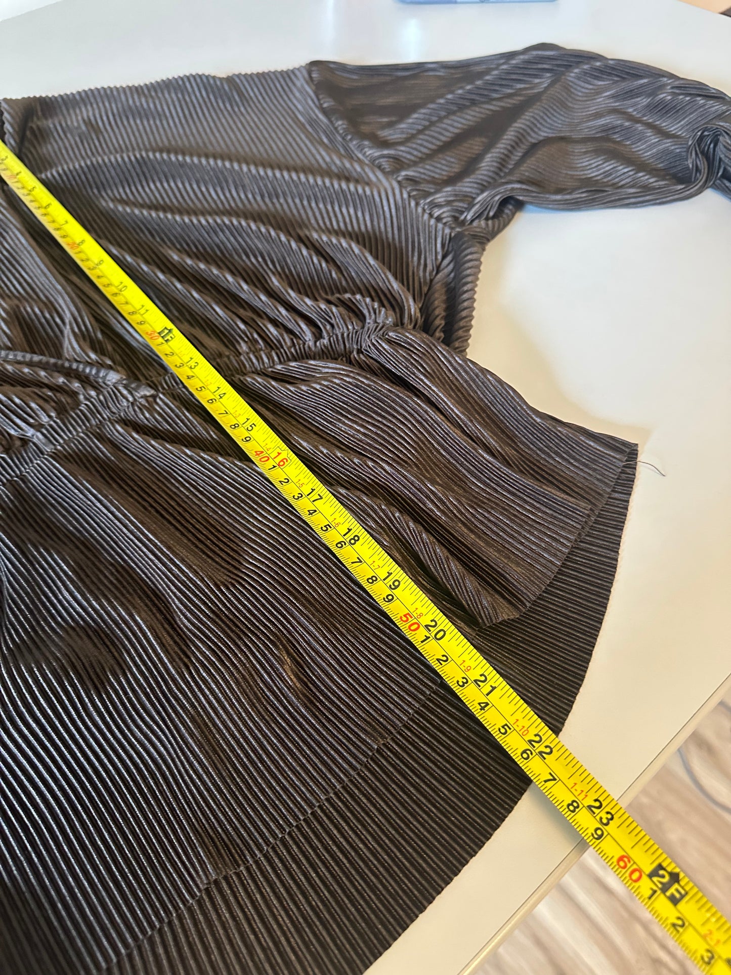 Sincerely Jules Brown Plisse Pleated V-Neck Peplum Tie Back Blouse | Size Large