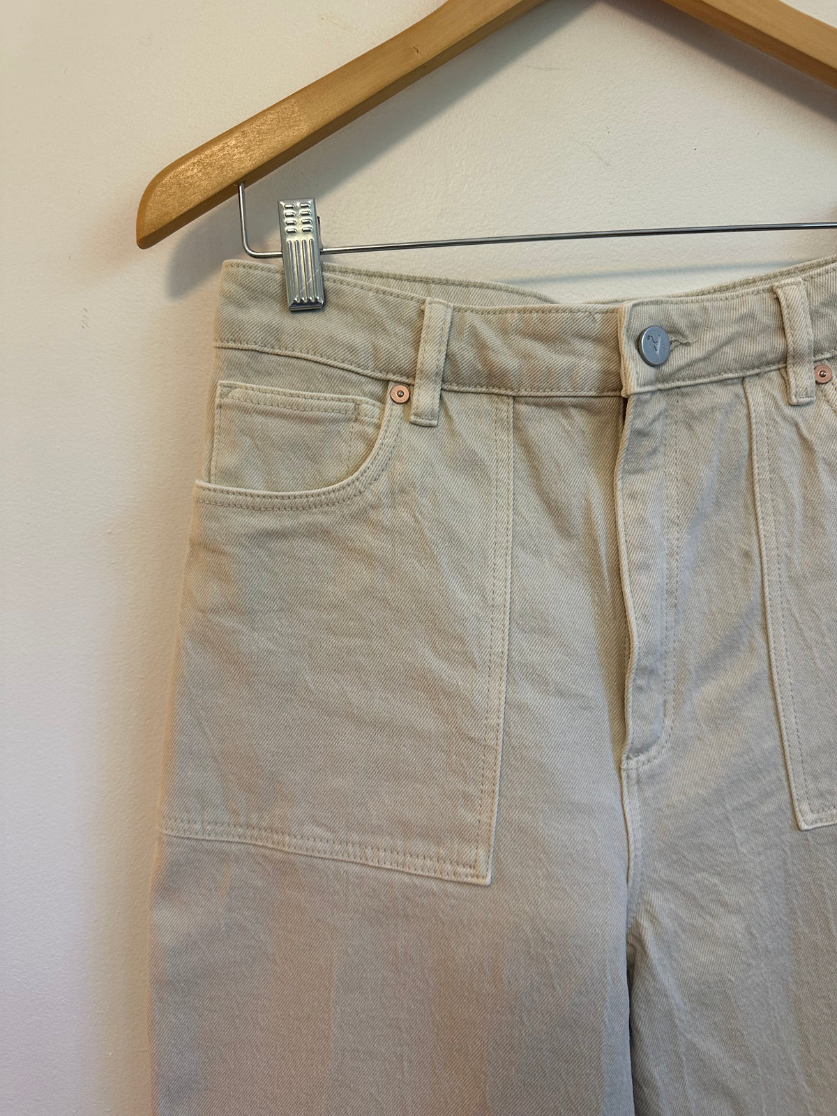 ABrand 94 High and Wide Cream Denim Patch Pocket Jeans | Size 28