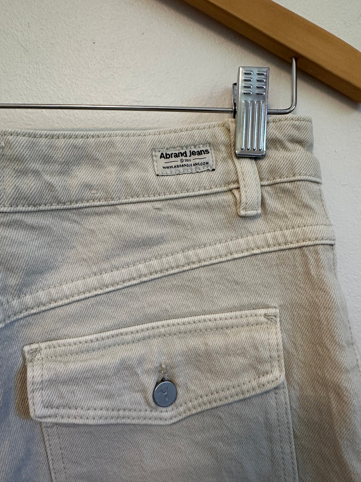 ABrand 94 High and Wide Cream Denim Patch Pocket Jeans | Size 28
