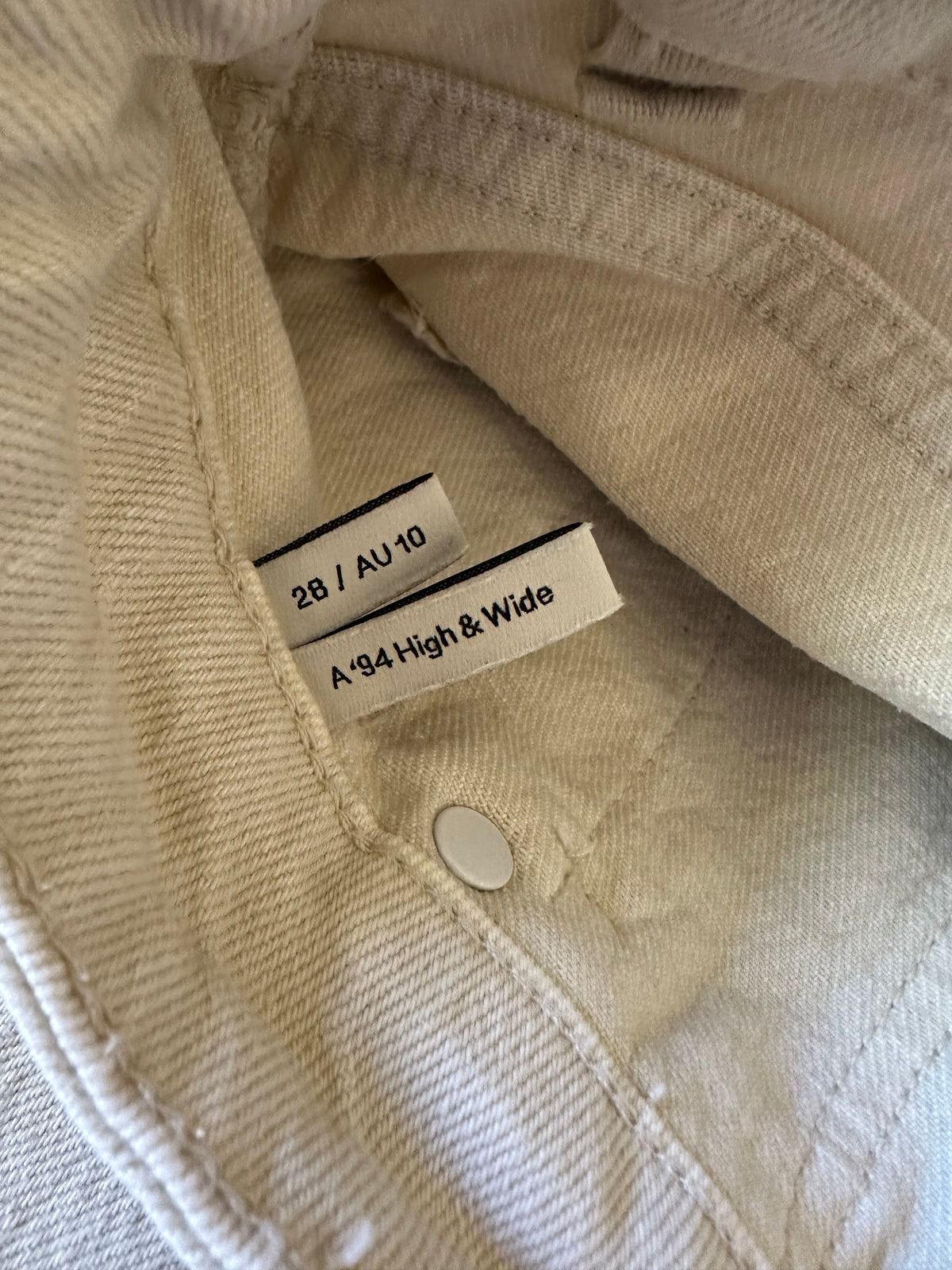 ABrand 94 High and Wide Cream Denim Patch Pocket Jeans | Size 28