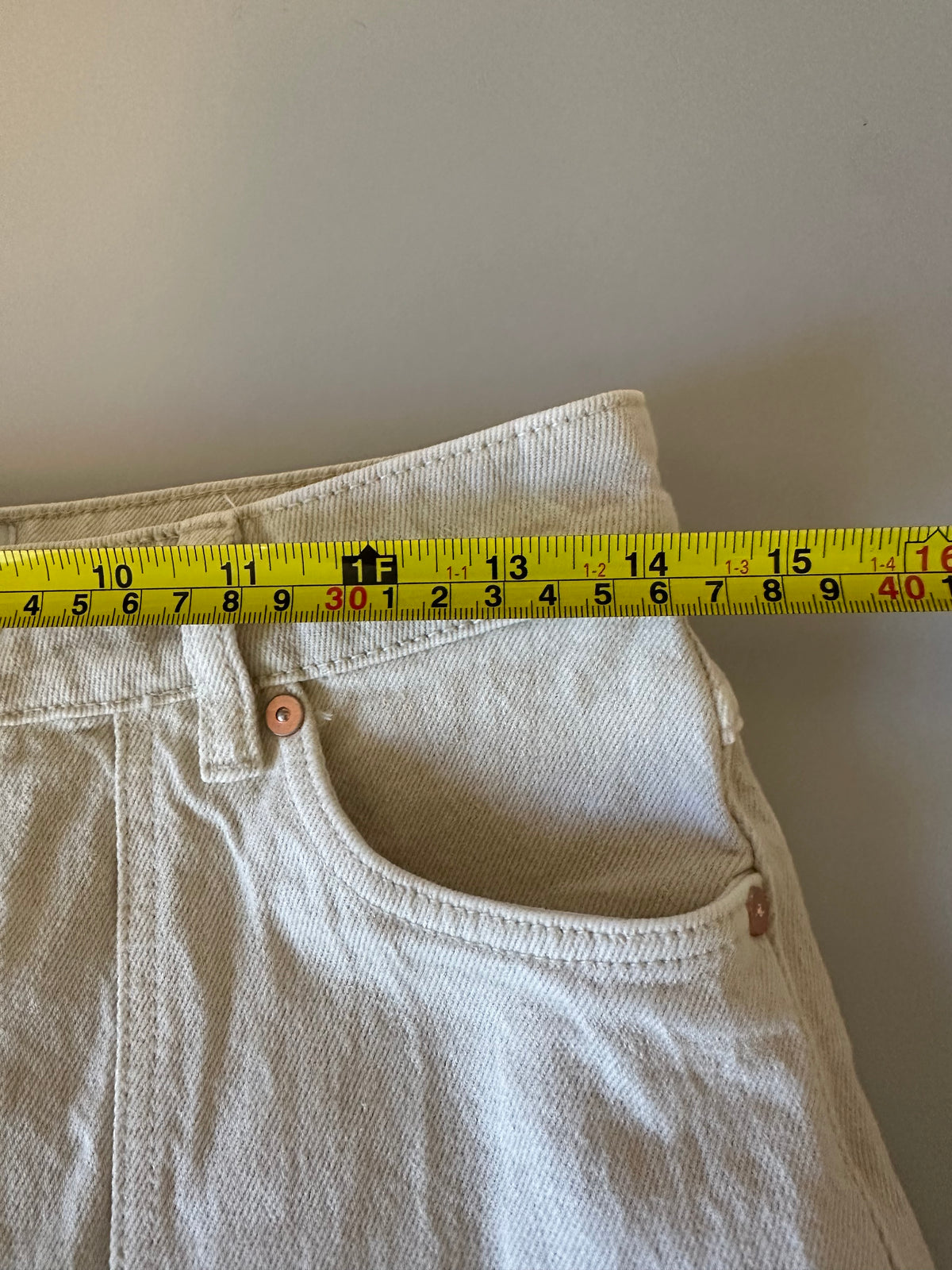 ABrand 94 High and Wide Cream Denim Patch Pocket Jeans | Size 28