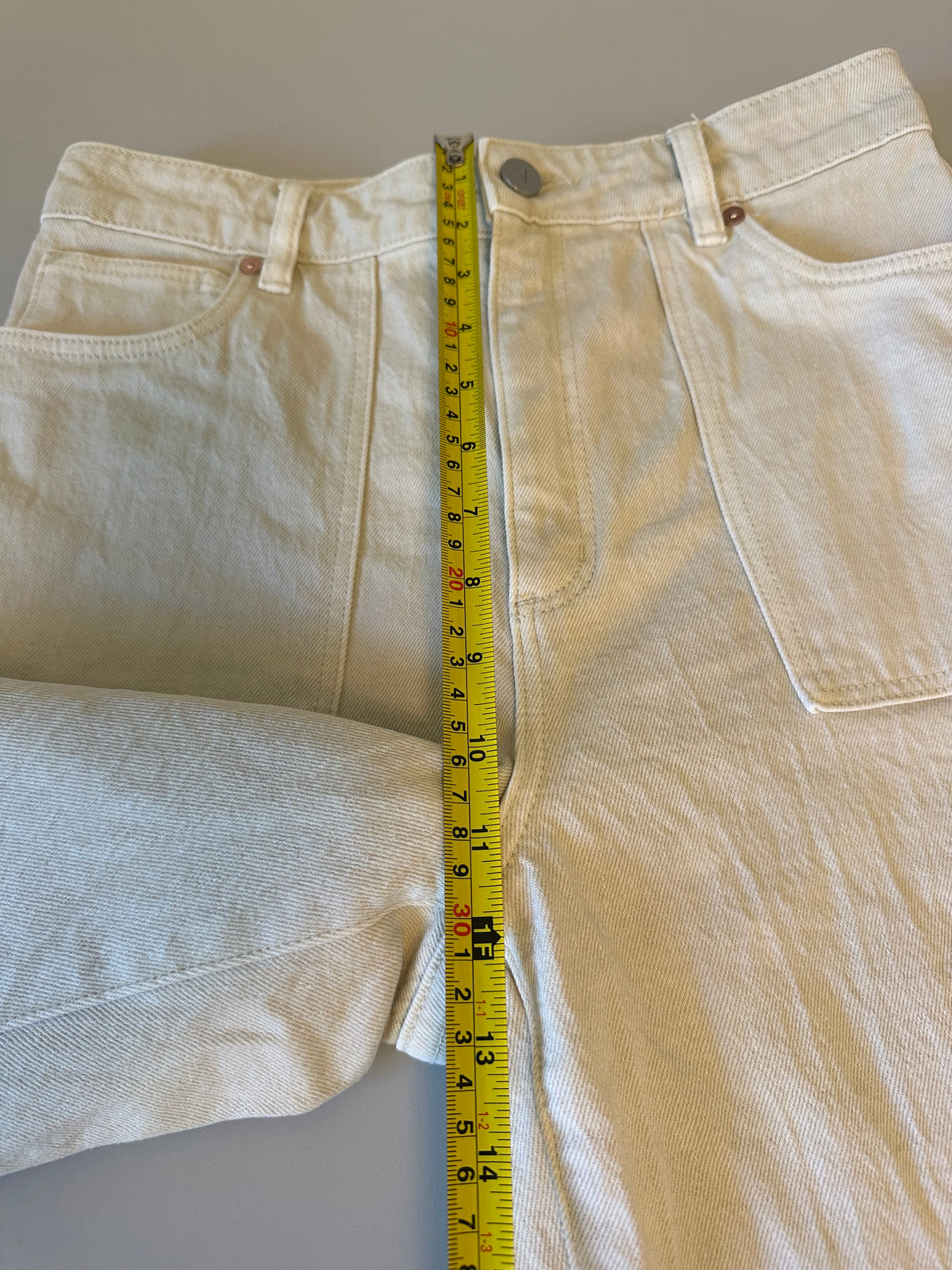 ABrand 94 High and Wide Cream Denim Patch Pocket Jeans | Size 28