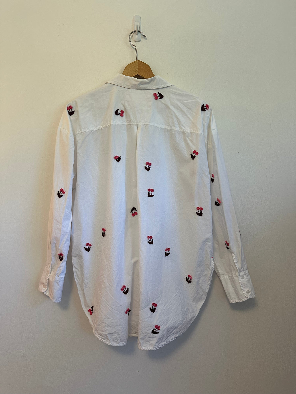 Maeve x Anthropologie Embroidered Cherry Blossom Button Down Shirt | Size Medium