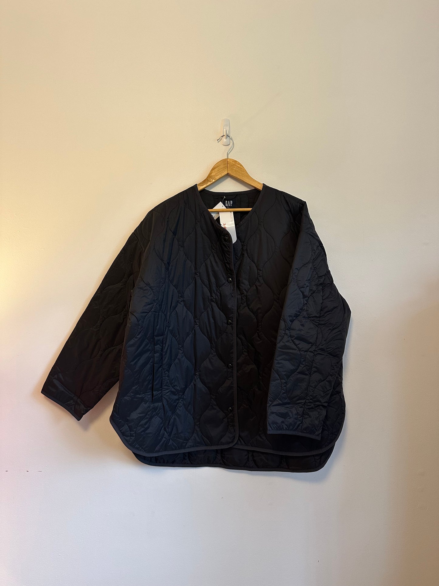 NWT GAP Recycled Lightweight Oversized Quilted Liner Jacket in Black | Size Large