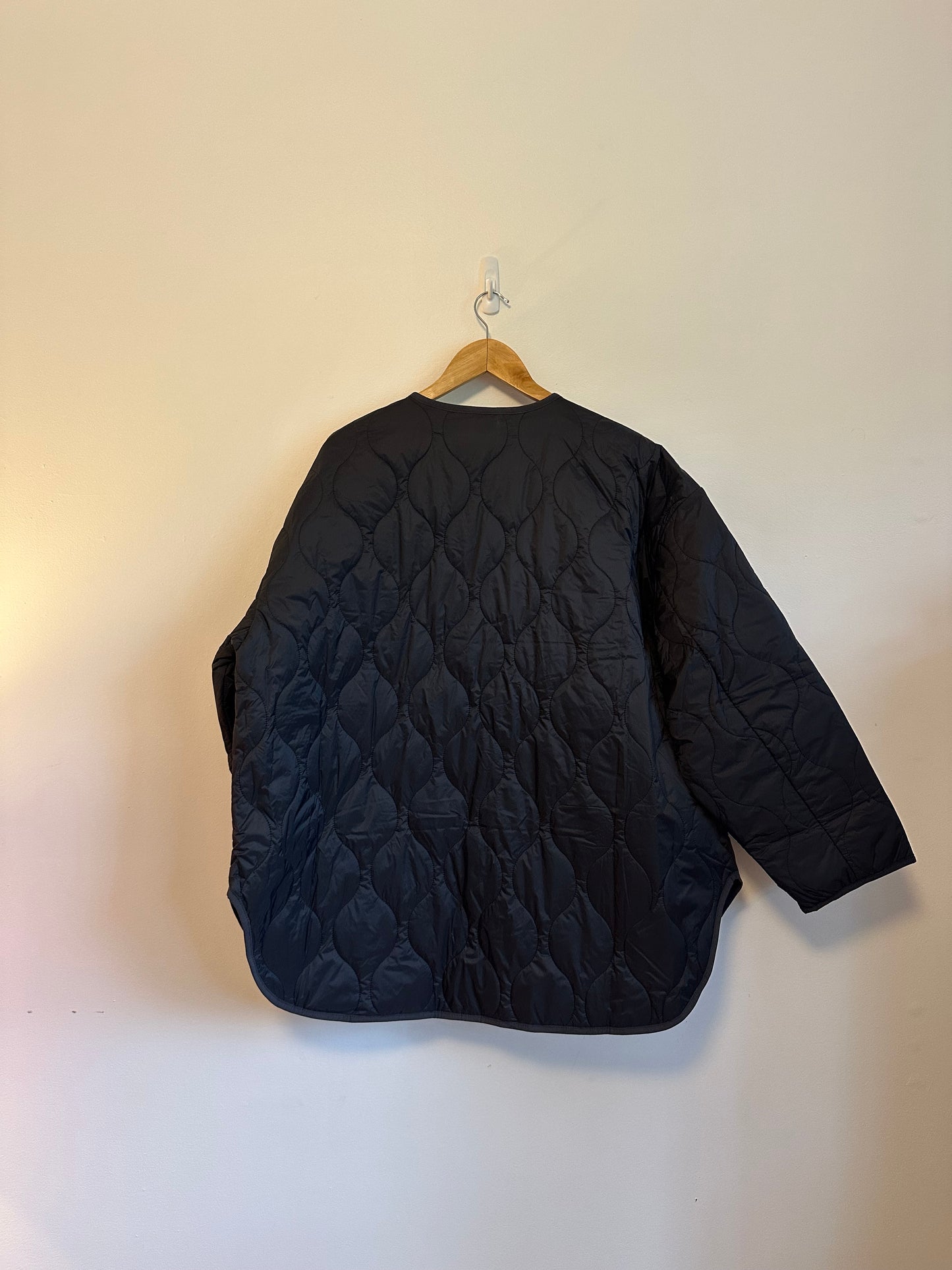 NWT GAP Recycled Lightweight Oversized Quilted Liner Jacket in Black | Size Large