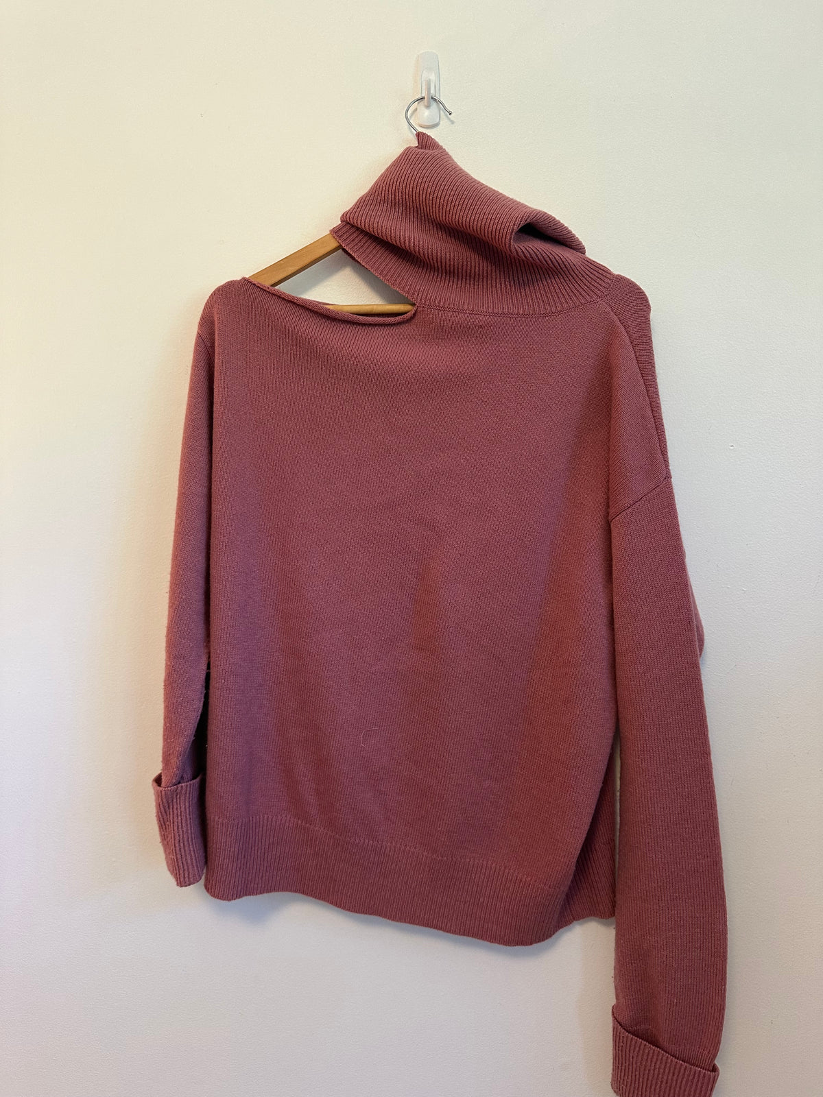 Paige Raundi Wool Blend Cold Shoulder Turtleneck Sweater in Rose Pink | Size Medium