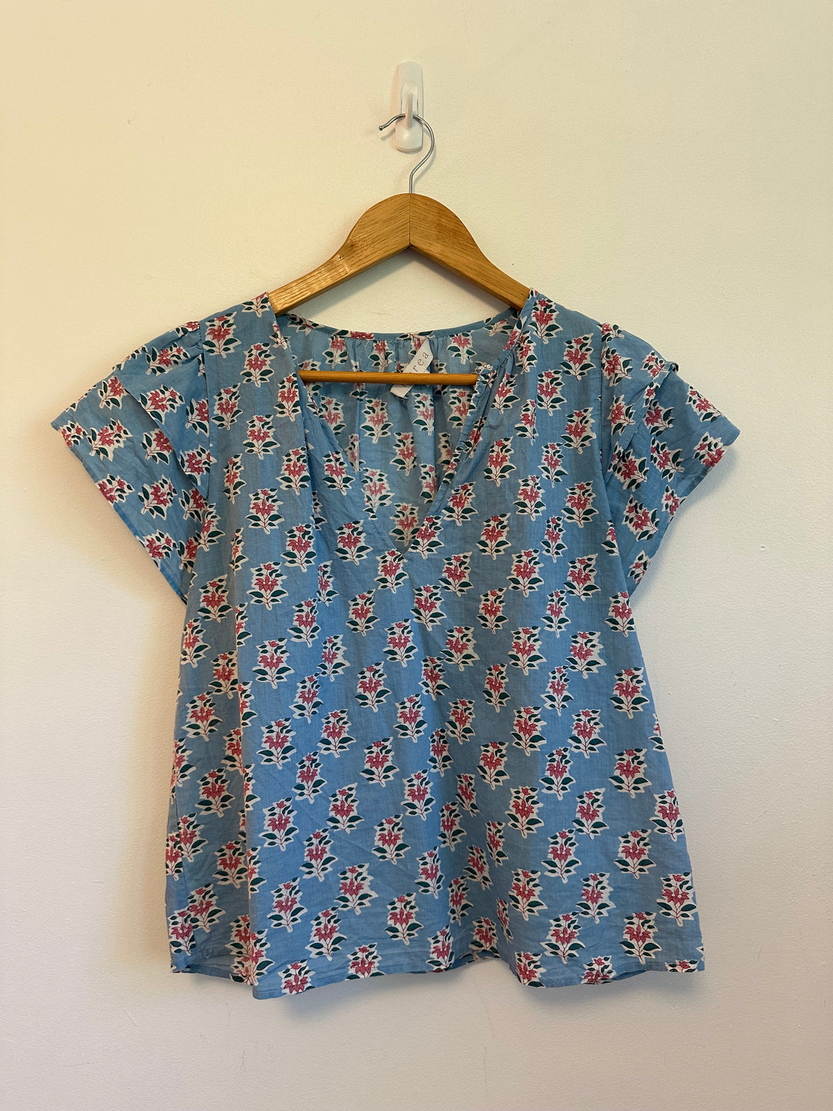 Marea Blue Floral Block Print Ruffle Cap Sleeve Cotton V-Neck Top | Size Medium