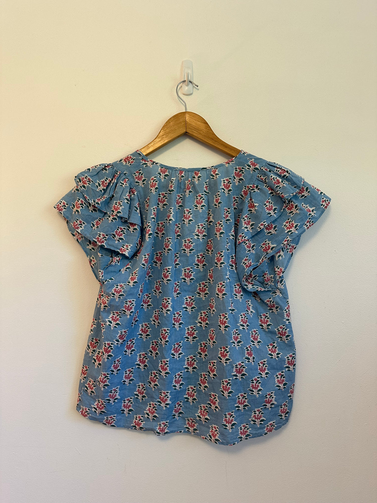 Marea Blue Floral Block Print Ruffle Cap Sleeve Cotton V-Neck Top | Size Medium