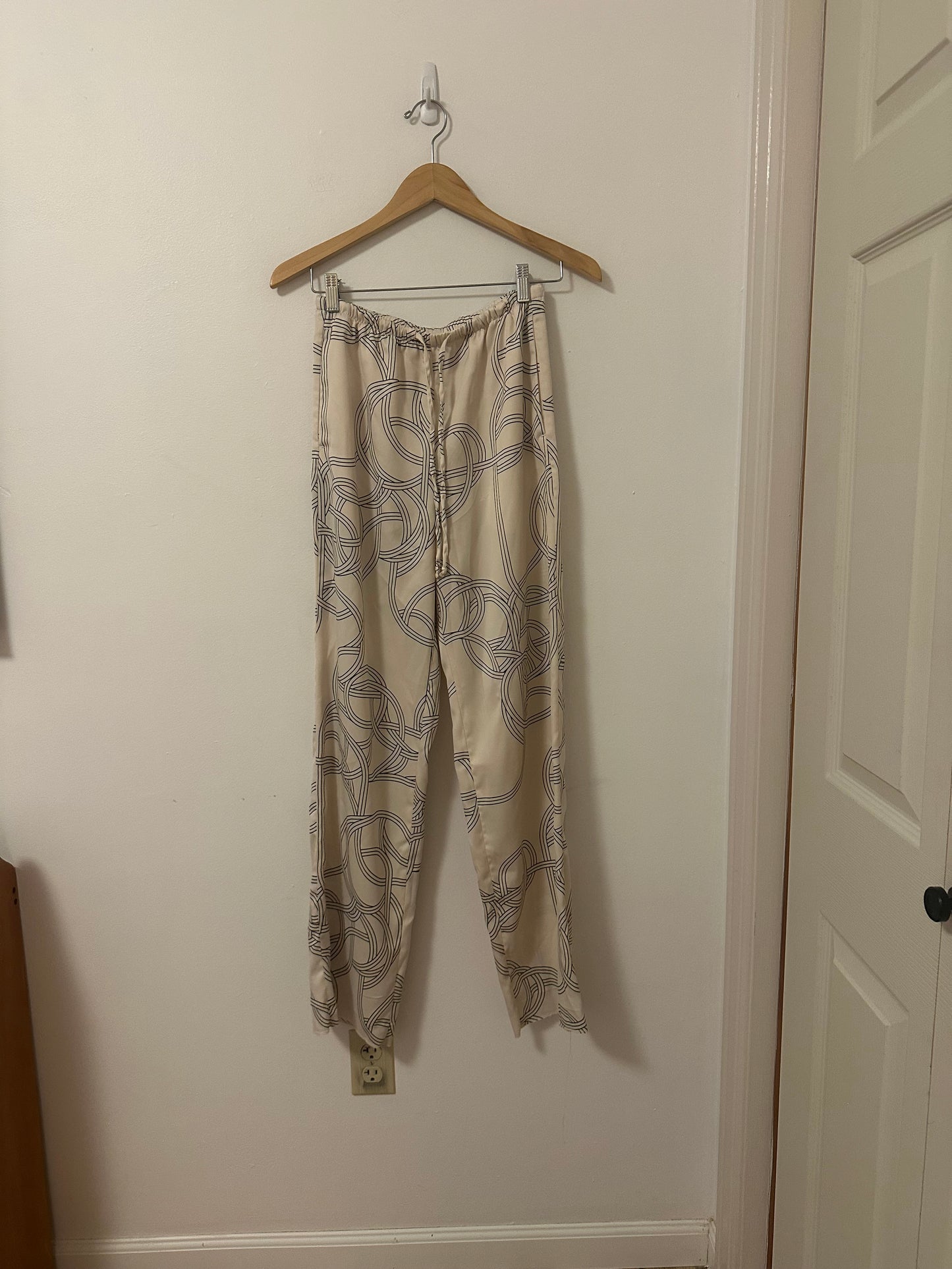 H&M Drapey Pants With Wide Leg and Elastic Waist in Black and White Pattern