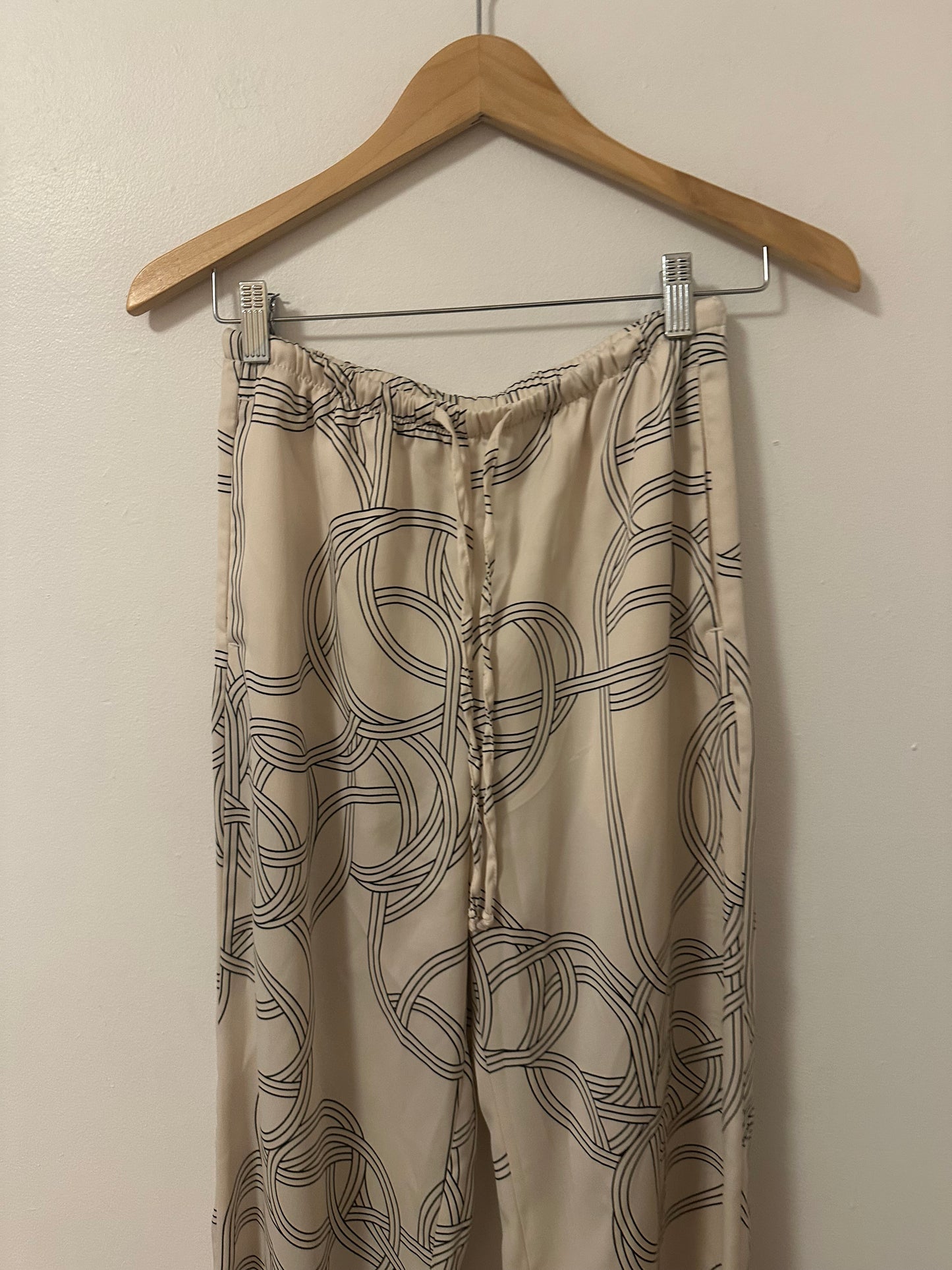 H&M Drapey Pants With Wide Leg and Elastic Waist in Black and White Pattern