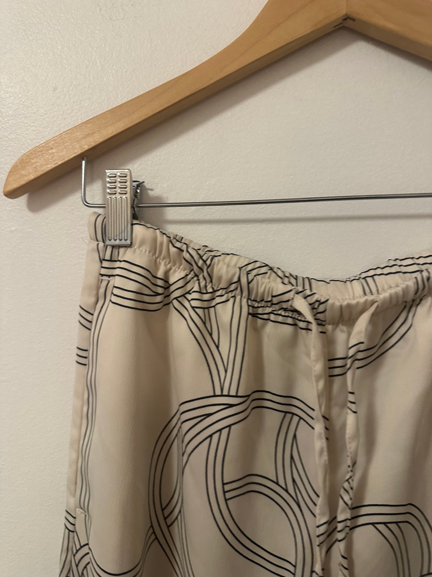 H&M Drapey Pants With Wide Leg and Elastic Waist in Black and White Pattern
