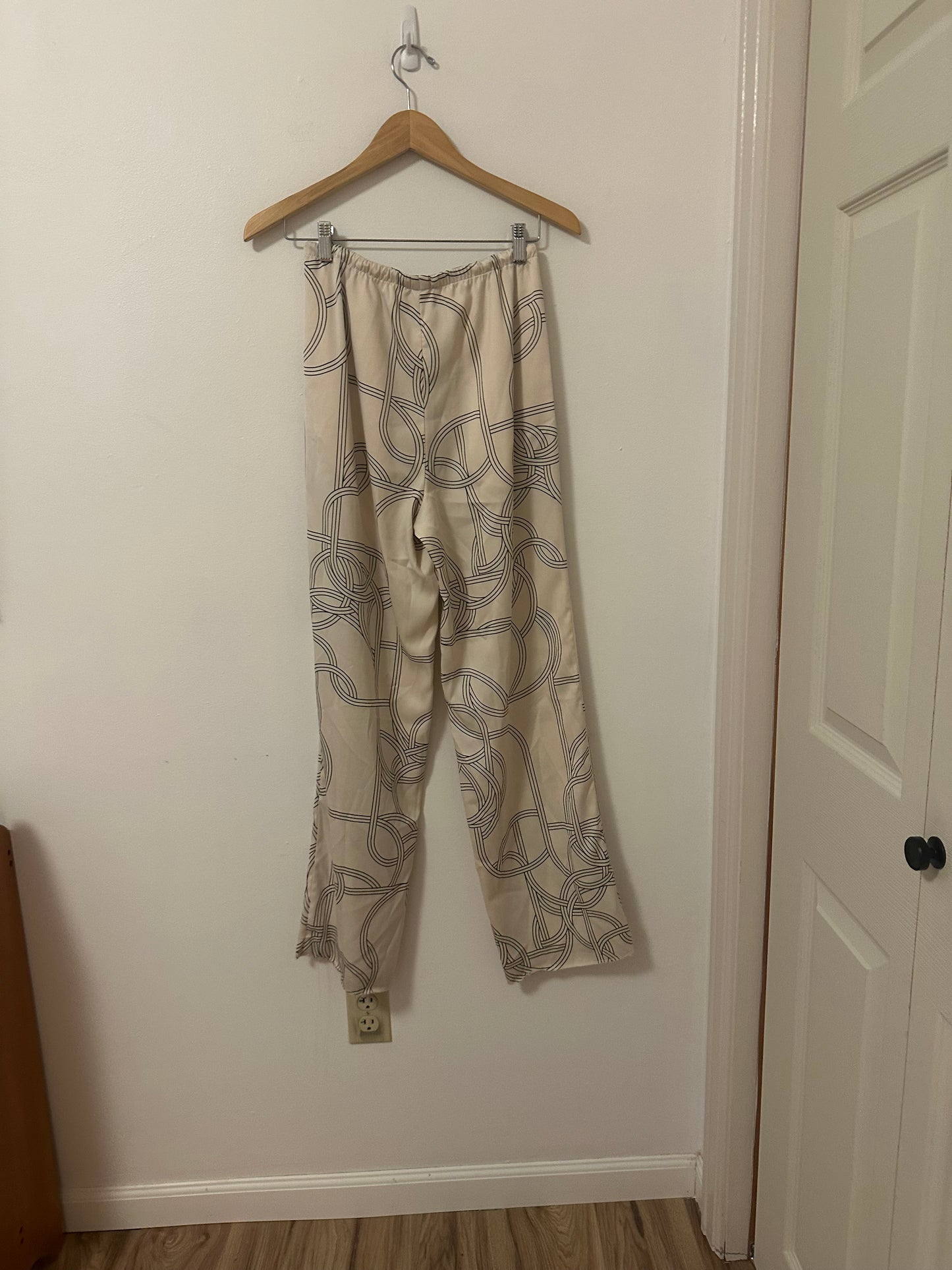 H&M Drapey Pants With Wide Leg and Elastic Waist in Black and White Pattern