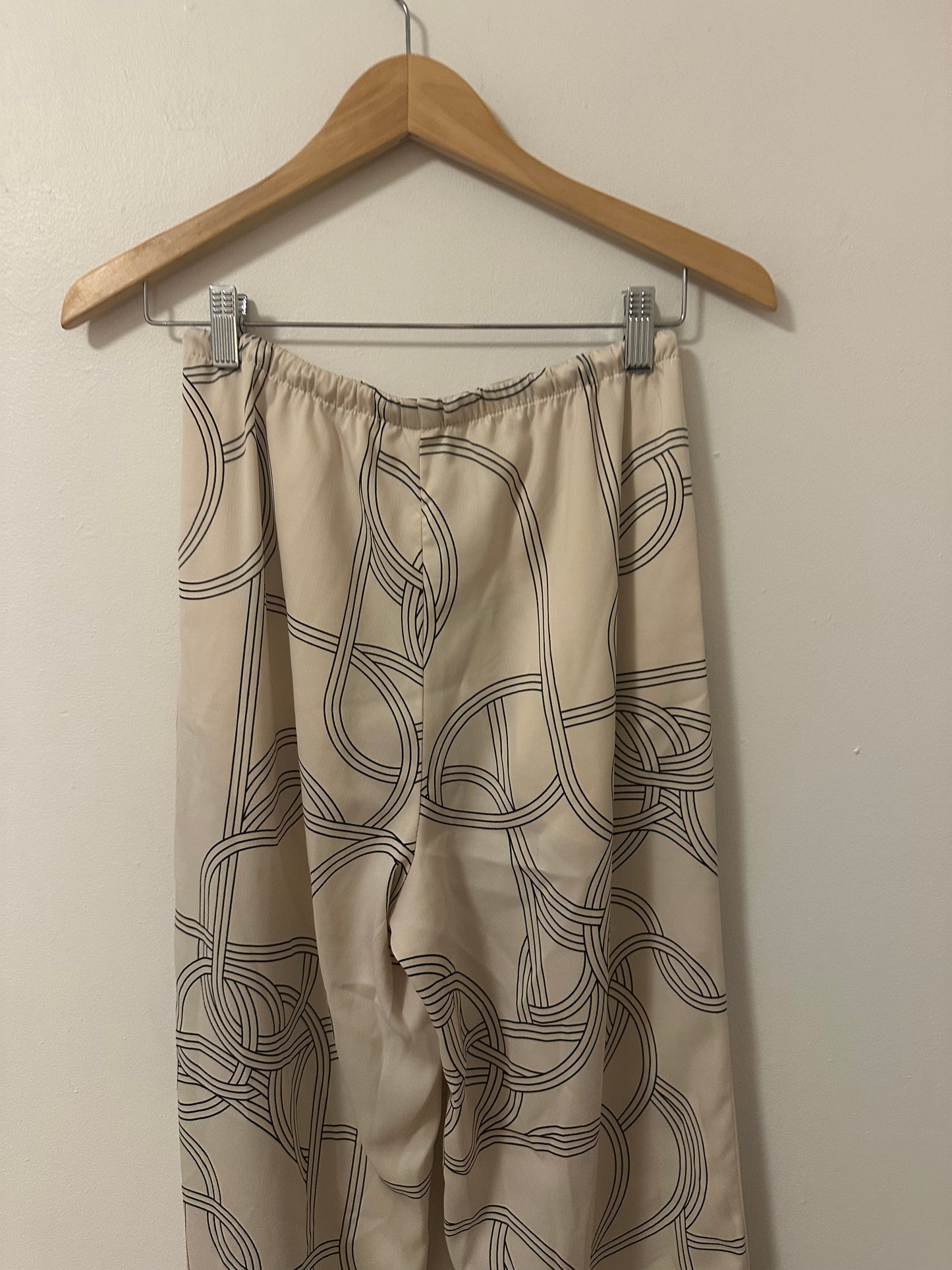 H&M Drapey Pants With Wide Leg and Elastic Waist in Black and White Pattern