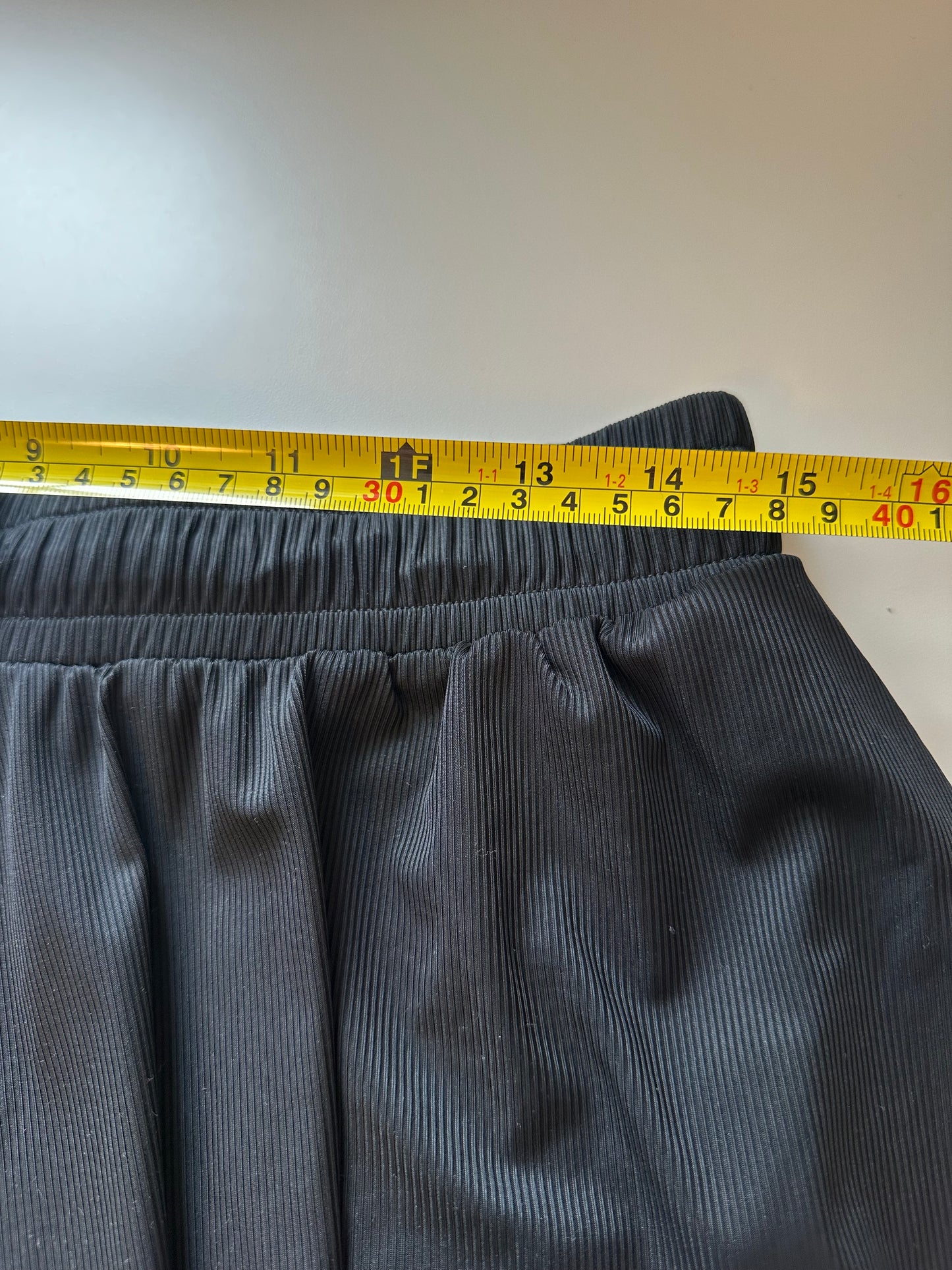 Joy Lab Black Elastic Drawstring Waist Pleated Athletic Shorts | Size Medium