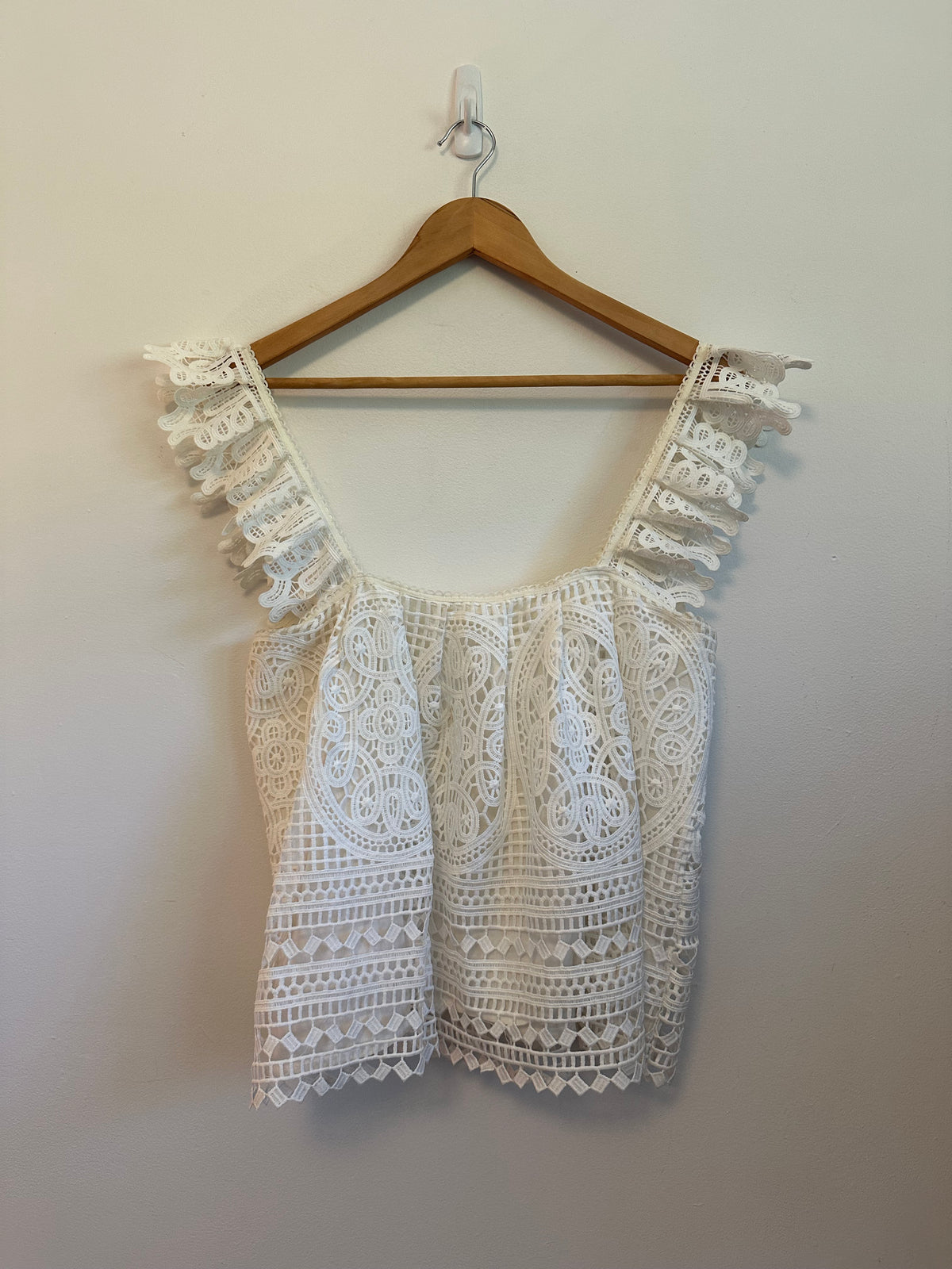 Eri + Ali x Anthropologie White Guipure Lace Ruffle Strap Top | Size Medium