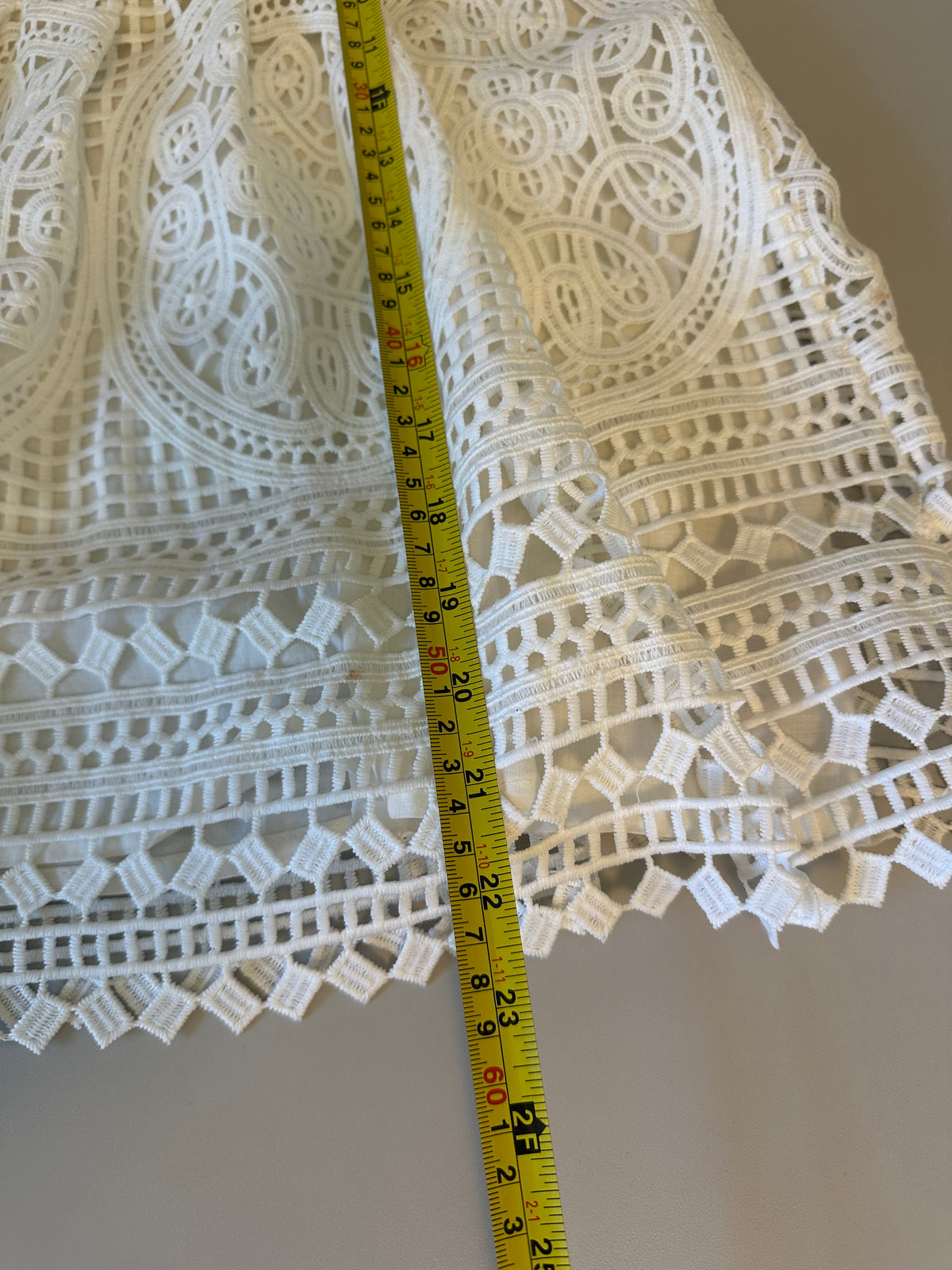 Eri + Ali x Anthropologie White Guipure Lace Ruffle Strap Top | Size Medium
