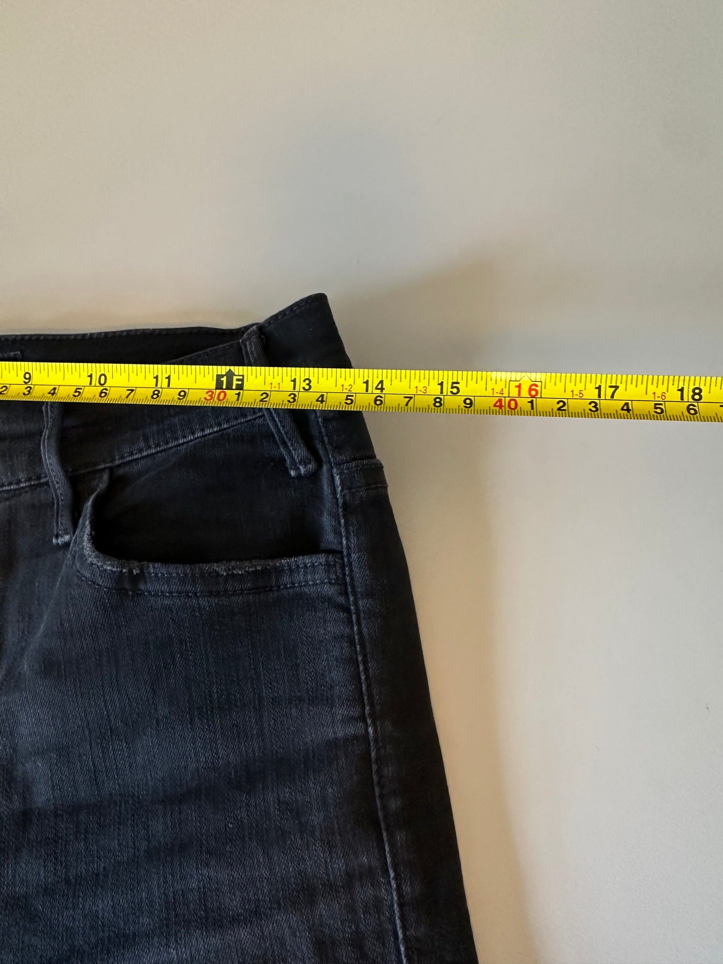 Mother The Hustler Ankle Fray Jeans in Not GuiltyWash | Size 26