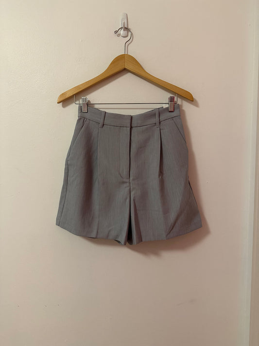 NWT Abercrombie & Fitch Sloane Tailored Trouser Shorts in Gray | Size Small
