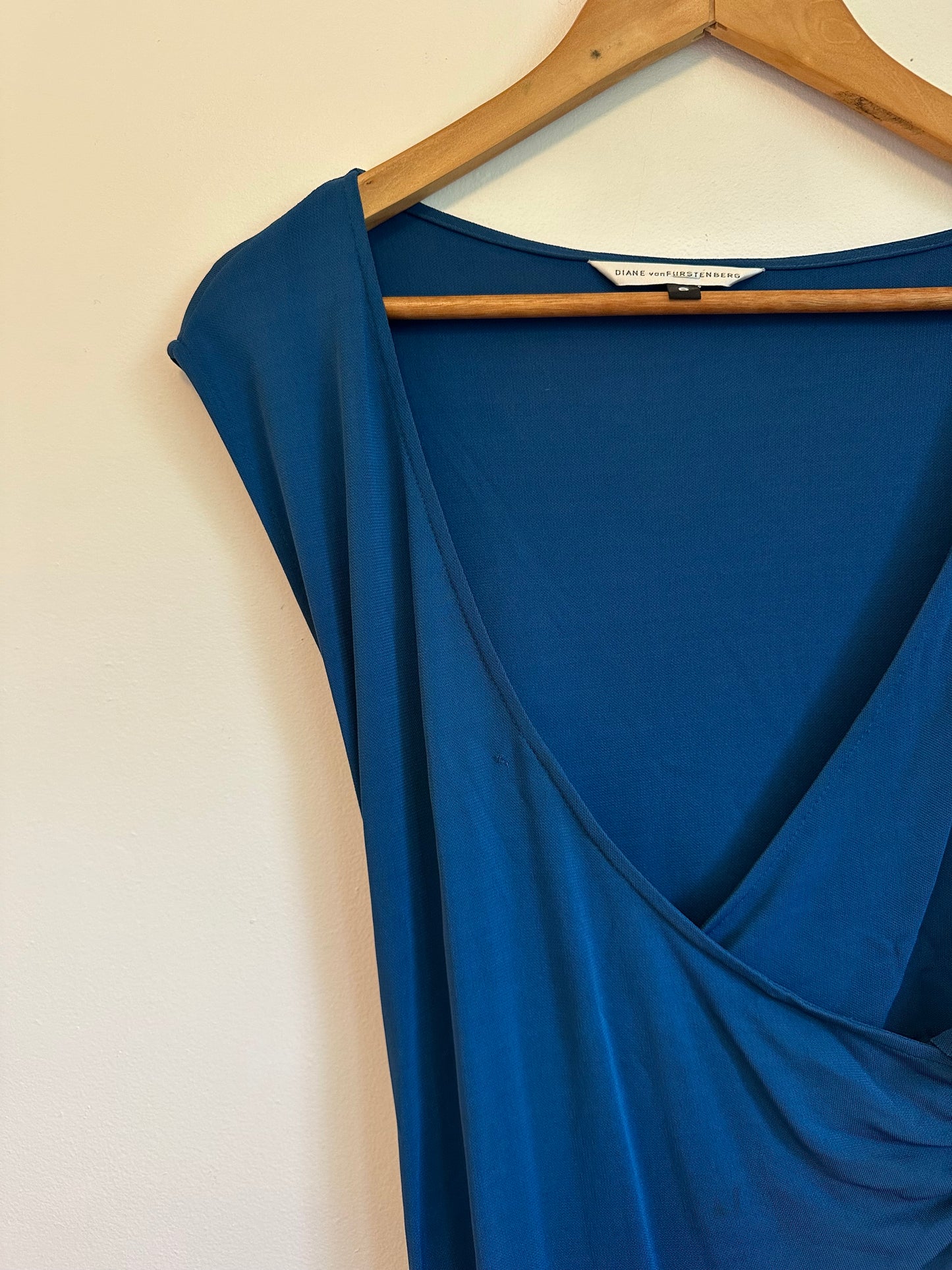Diane von Furstenberg Blue Sleeveless Ruched Wrap  V-Neck Midi Dress | Size 6