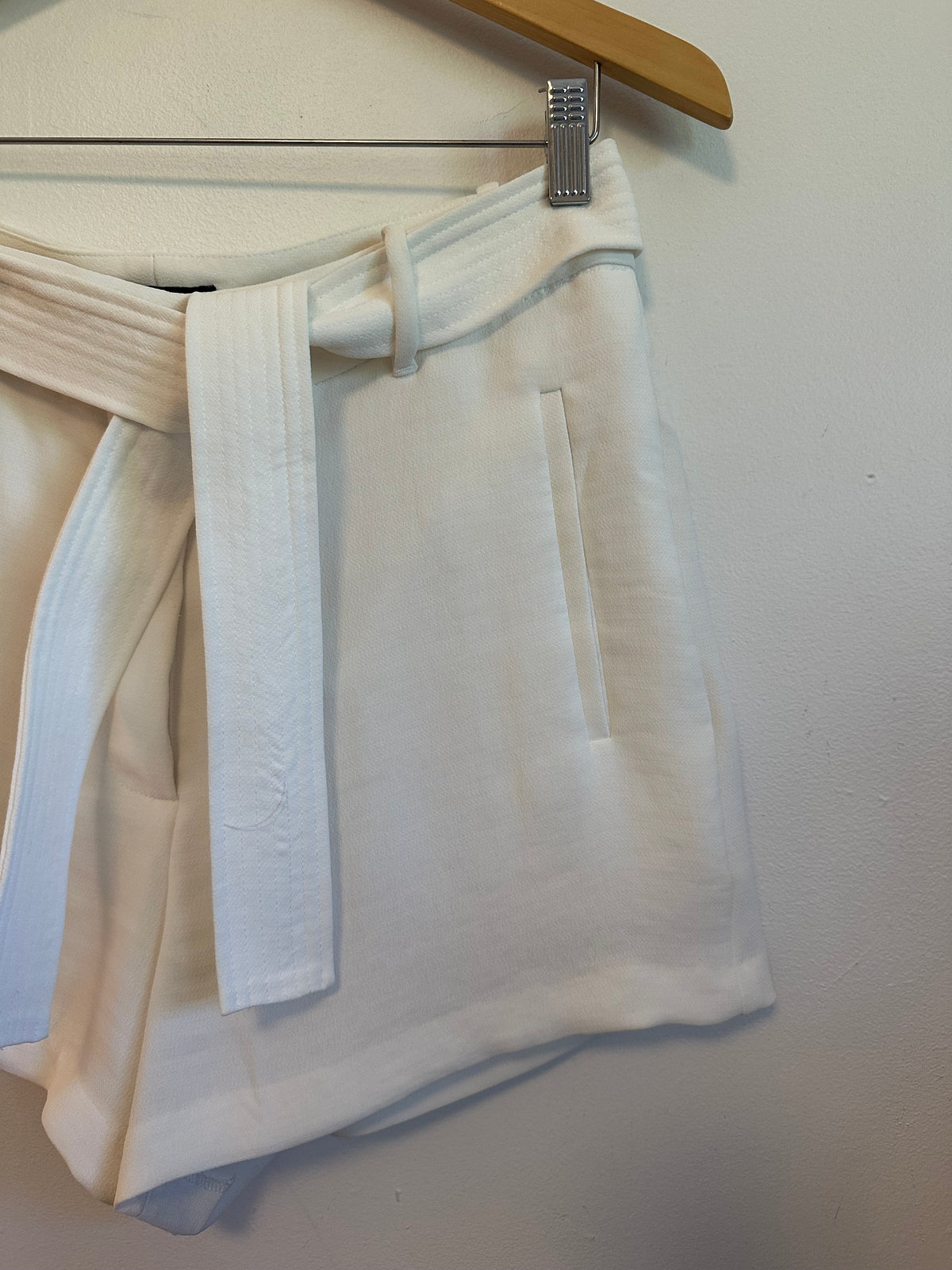 1.STATE White High Waisted Tie Belted Shorts | Size 6