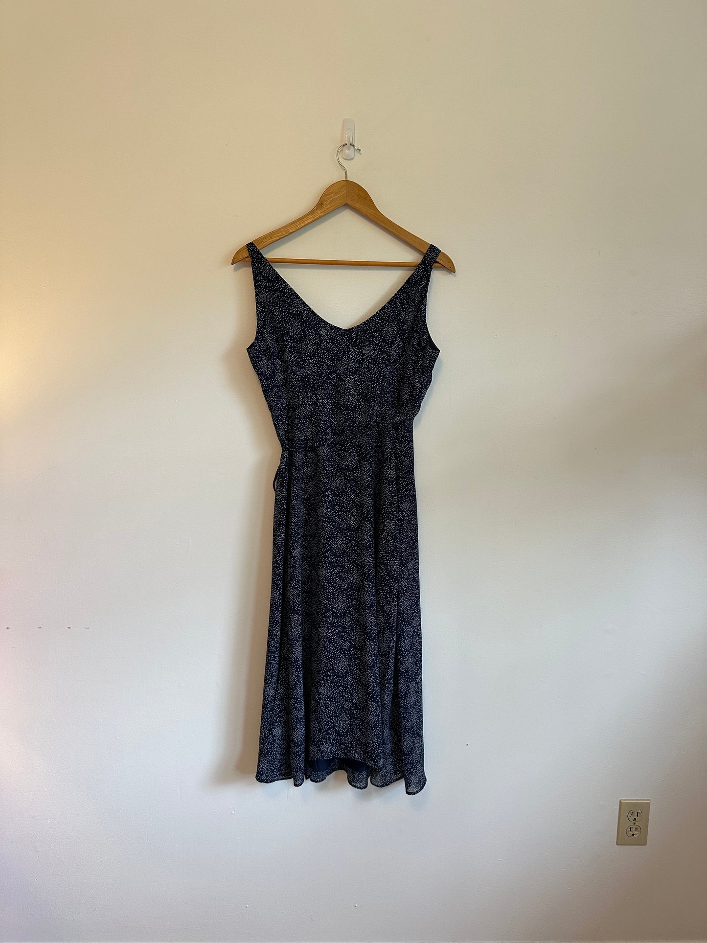 MOD REF Polka Dot Sleeveless Wrap V-Neck Midi Dress V-Neck | Size Small