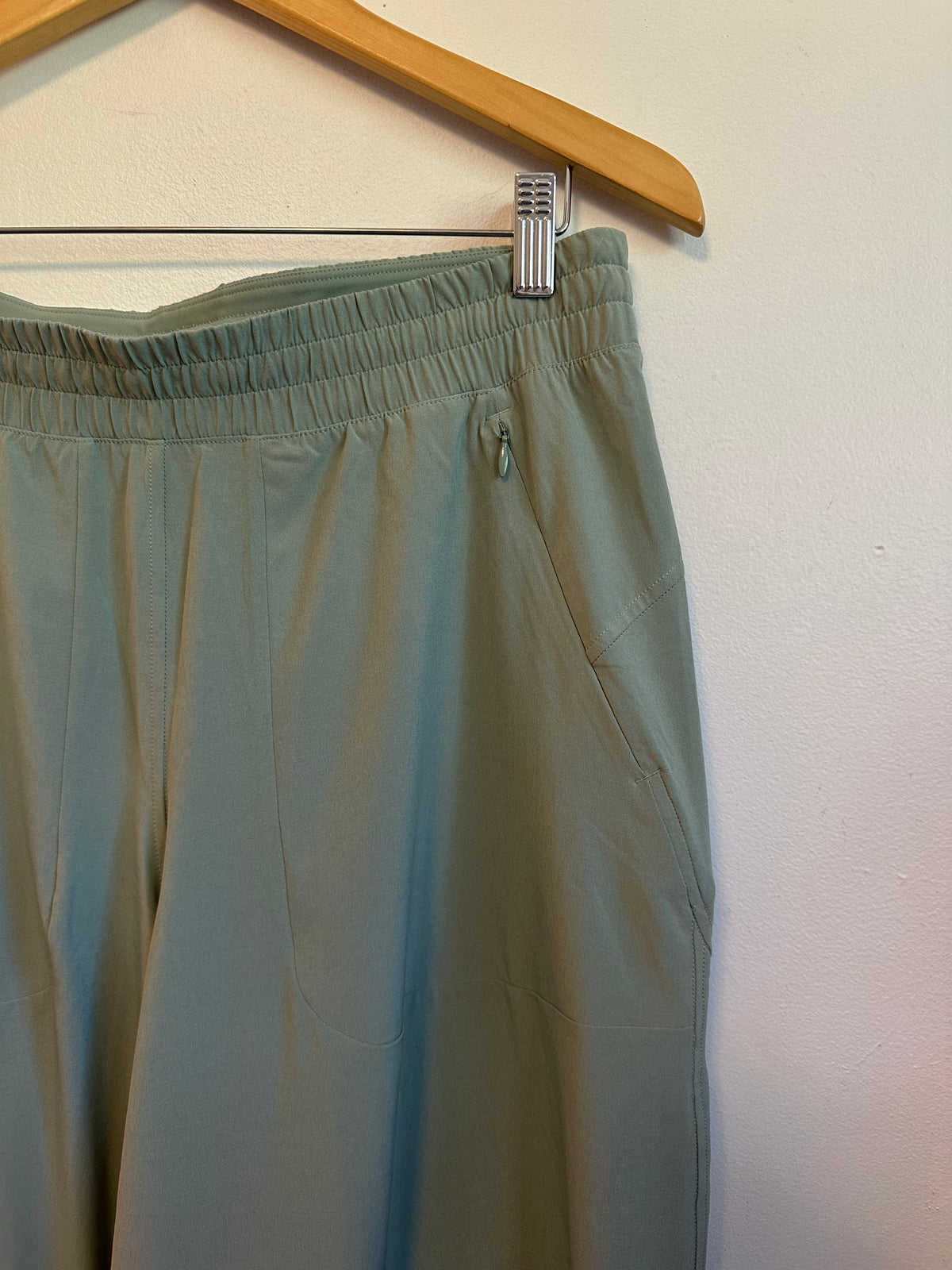 Lululemon Swift Stretch High Rise Wide Leg Pant in Sage Green | Size 10