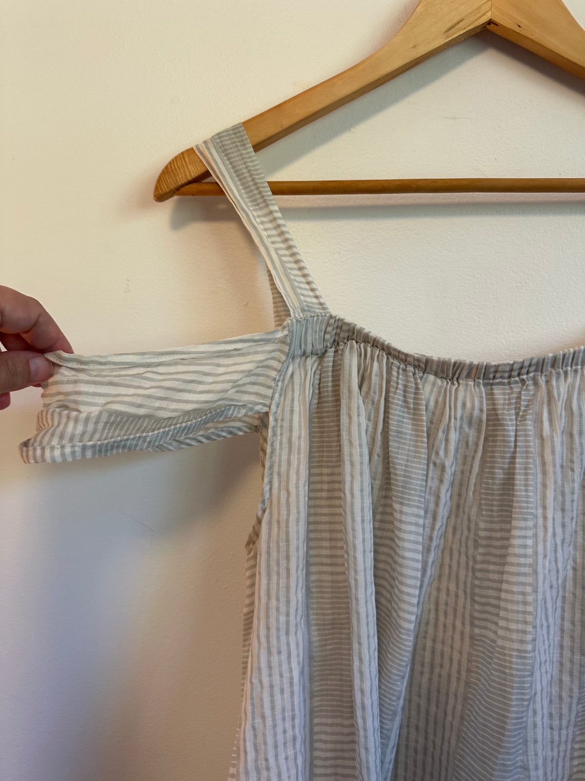 Lou & Grey Gray and White Striped Cold Shoulder Cotton Gauze Top | Size Medium