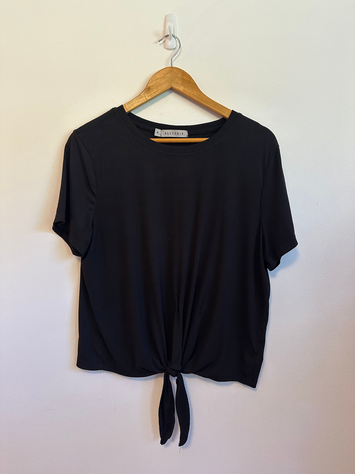 Allfenix Black Ribbed Bamboo Blend Front Tie Short Sleeve Top | Size Medium