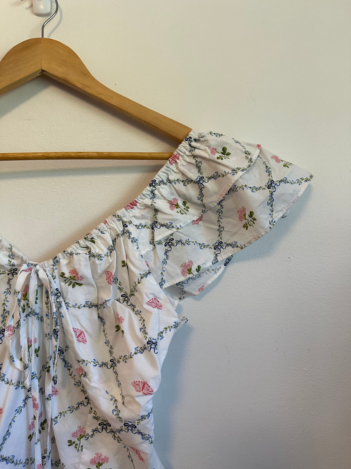 Hill House Home The Zuri Top in Blue Ribbon Floral | Size Medium