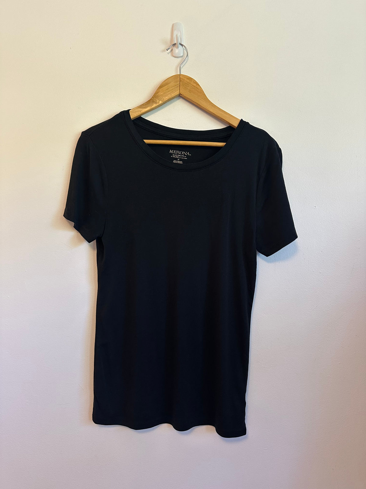 Merona The Ultimate Tee Black Short Sleeve Crew Neck T-Shirt | Size Medium