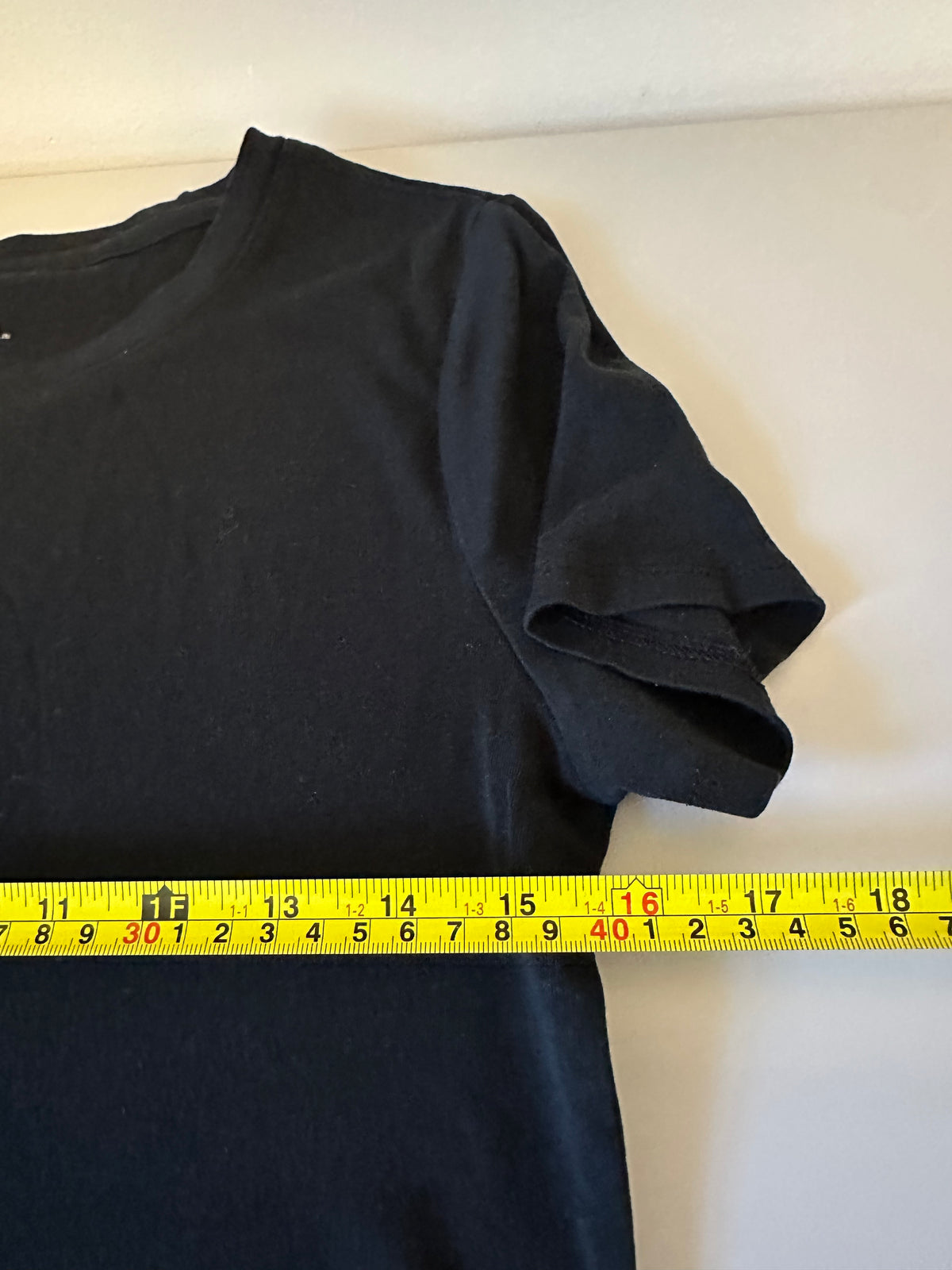 Merona The Ultimate Tee Black Short Sleeve Crew Neck T-Shirt | Size Medium