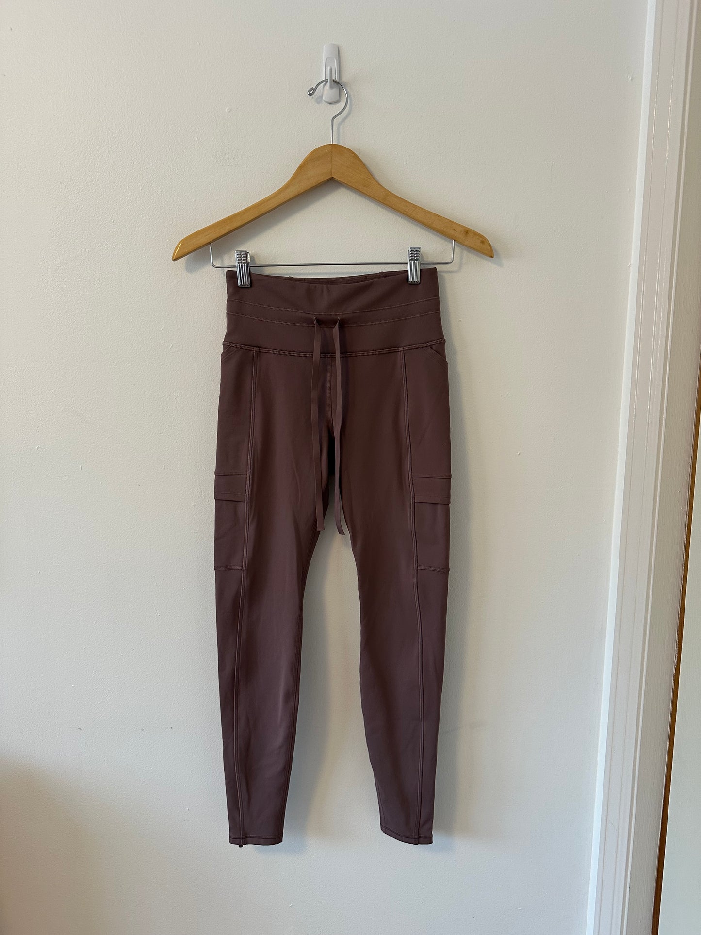 Athleta Drawstring Waist Cargo High Waist Leggings in Brown | Size XS