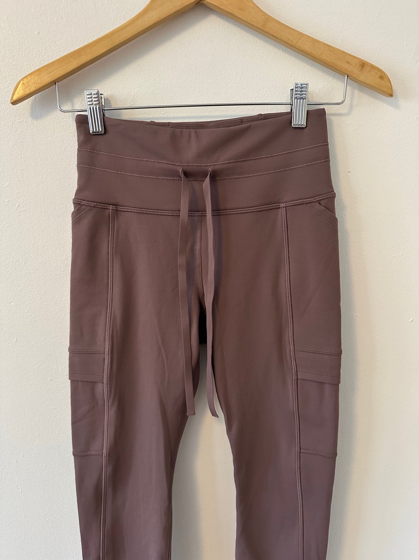 Athleta Drawstring Waist Cargo High Waist Leggings in Brown | Size XS