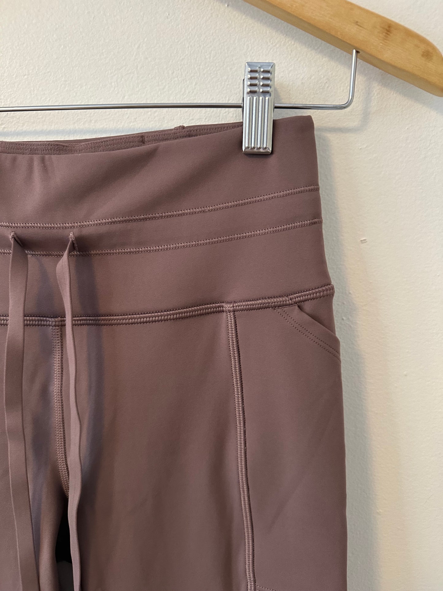 Athleta Drawstring Waist Cargo High Waist Leggings in Brown | Size XS